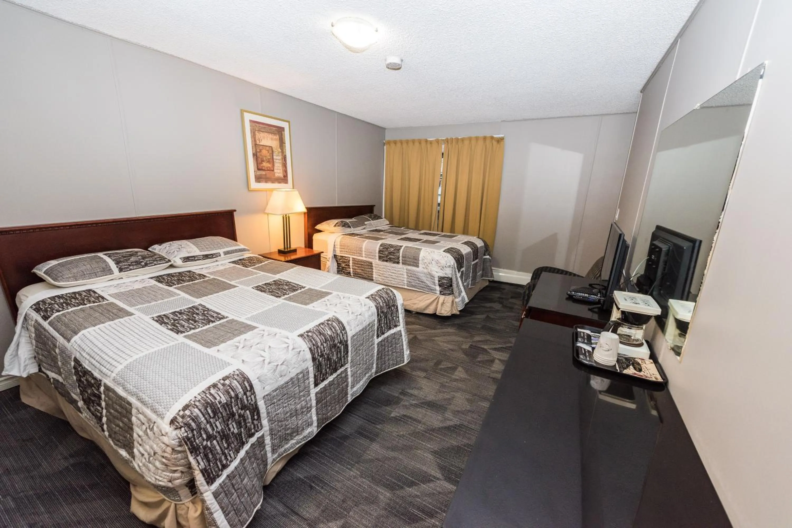 Photo of the whole room, Bed in Olympia Lodge