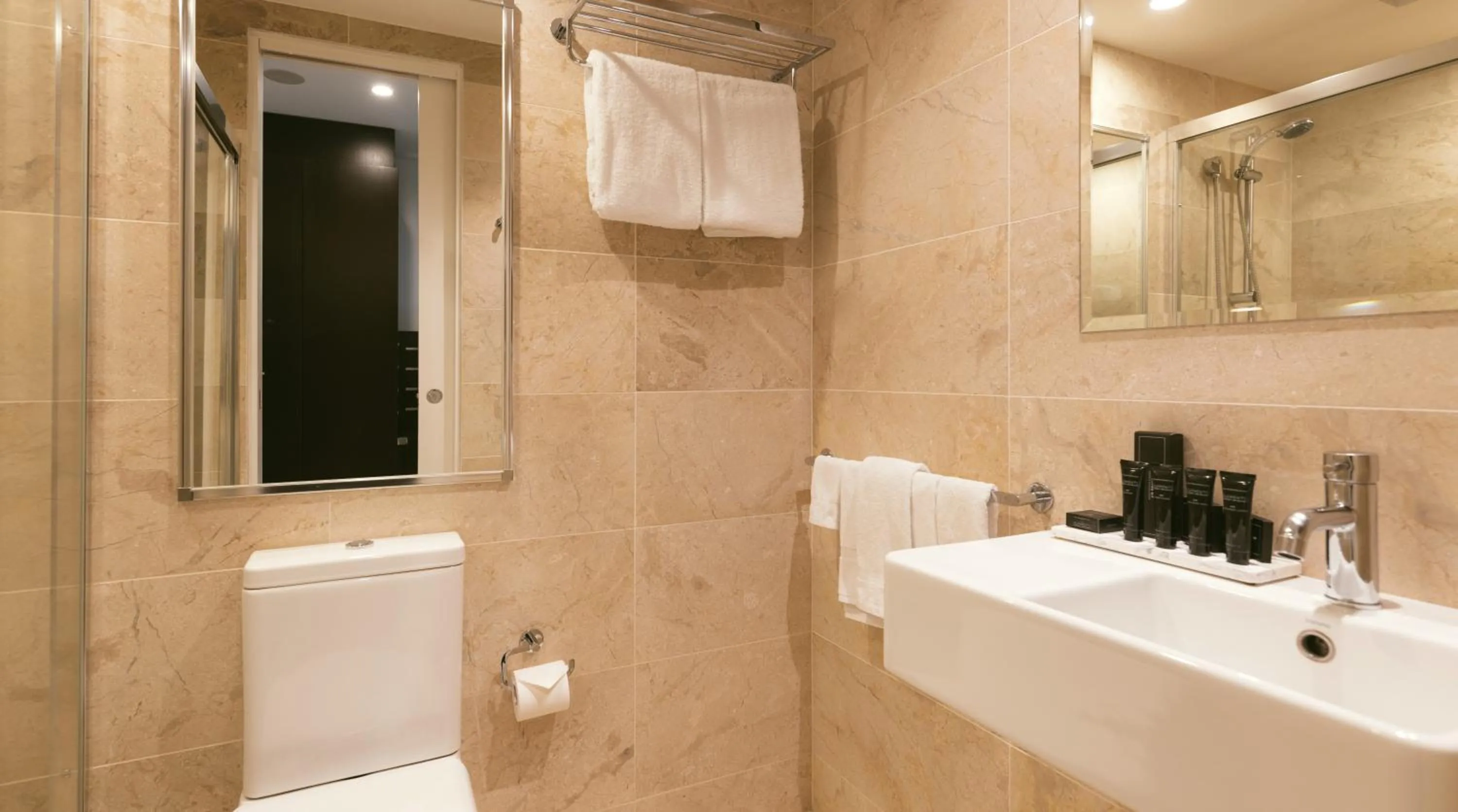 Shower in Canberra Rex Hotel