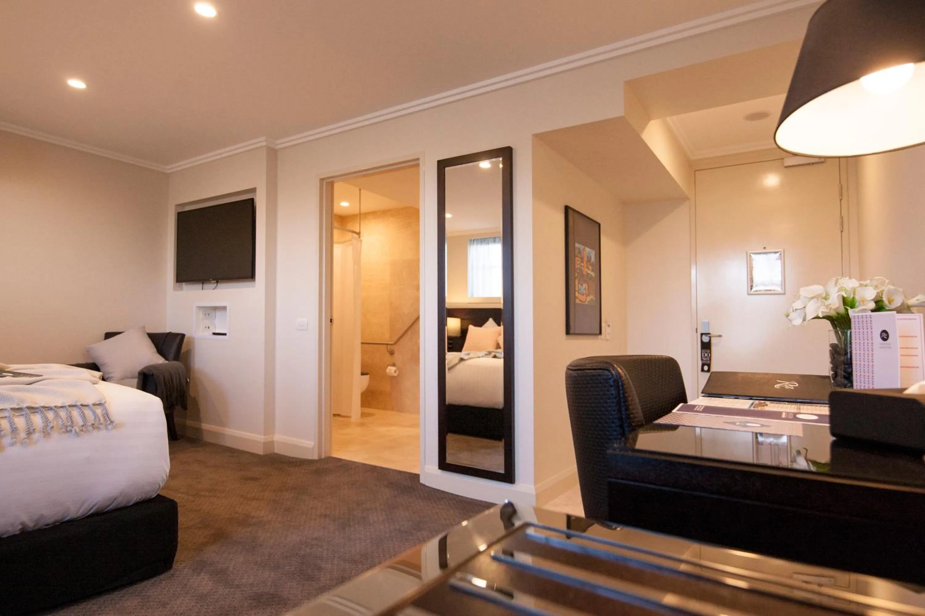 Photo of the whole room, Bed in Canberra Rex Hotel