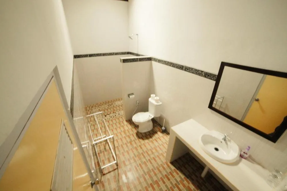 Bathroom in Warung Ary & Home Stay