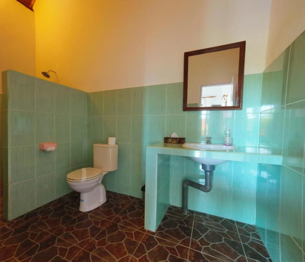 Bathroom in Warung Ary & Home Stay