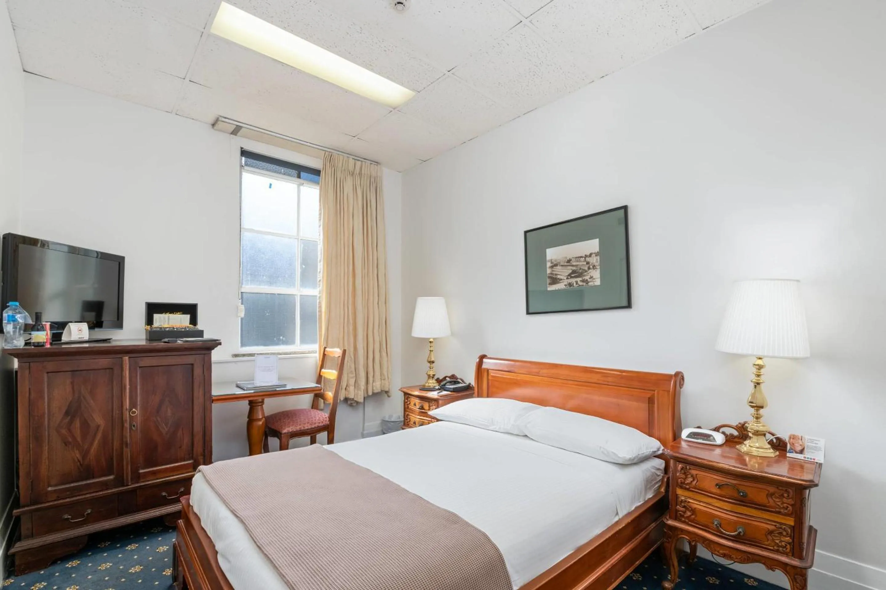 Bedroom, Bed in Castlereagh Boutique Hotel, an Ascend Collection Hotel