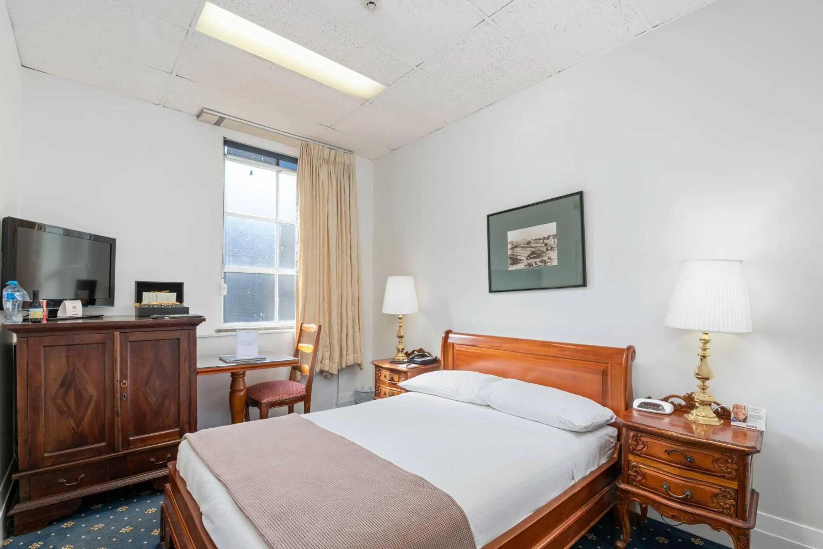 Bedroom, Bed in Castlereagh Boutique Hotel, an Ascend Collection Hotel