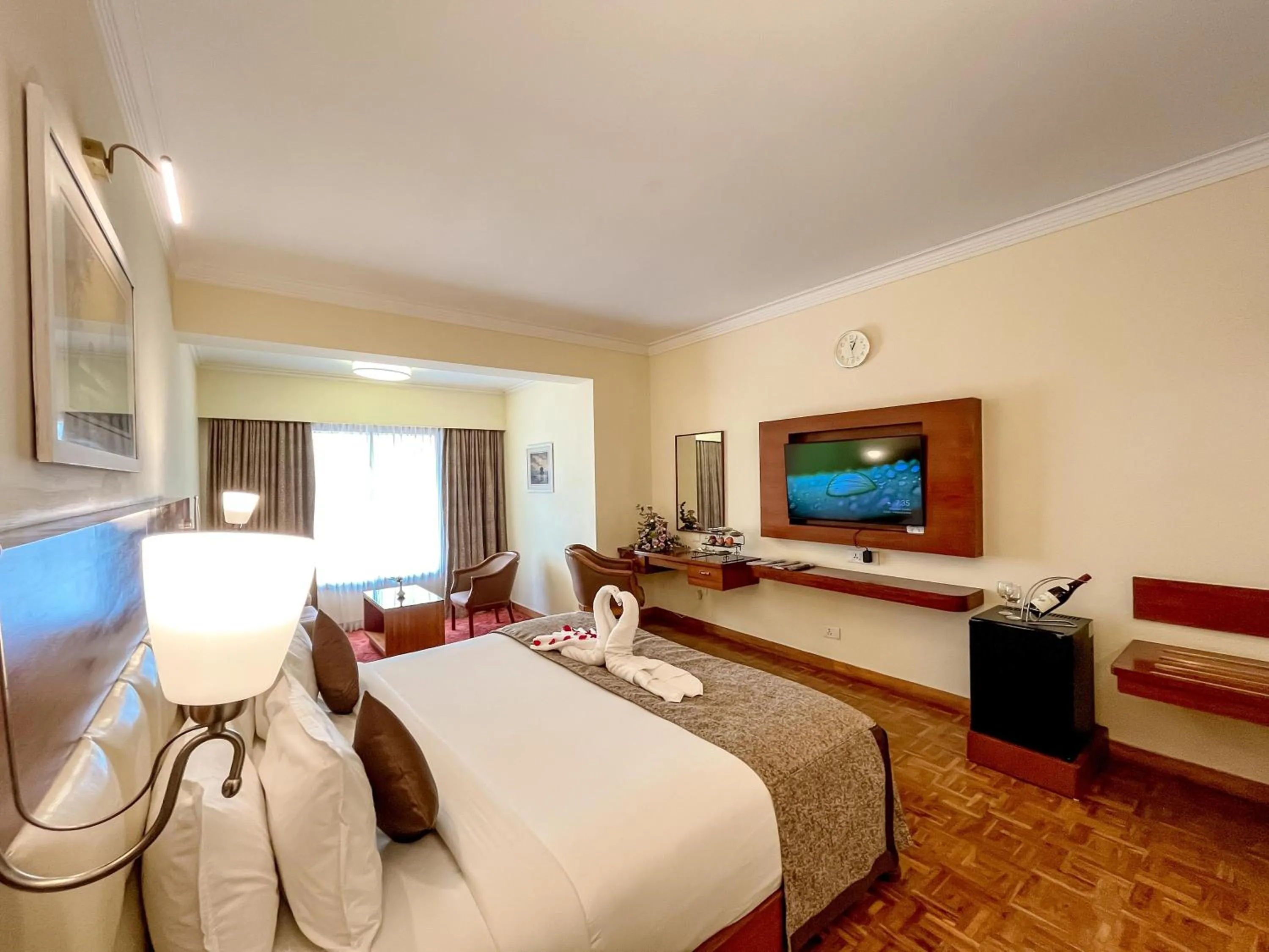 Bedroom, Bed in Gem Park Ooty