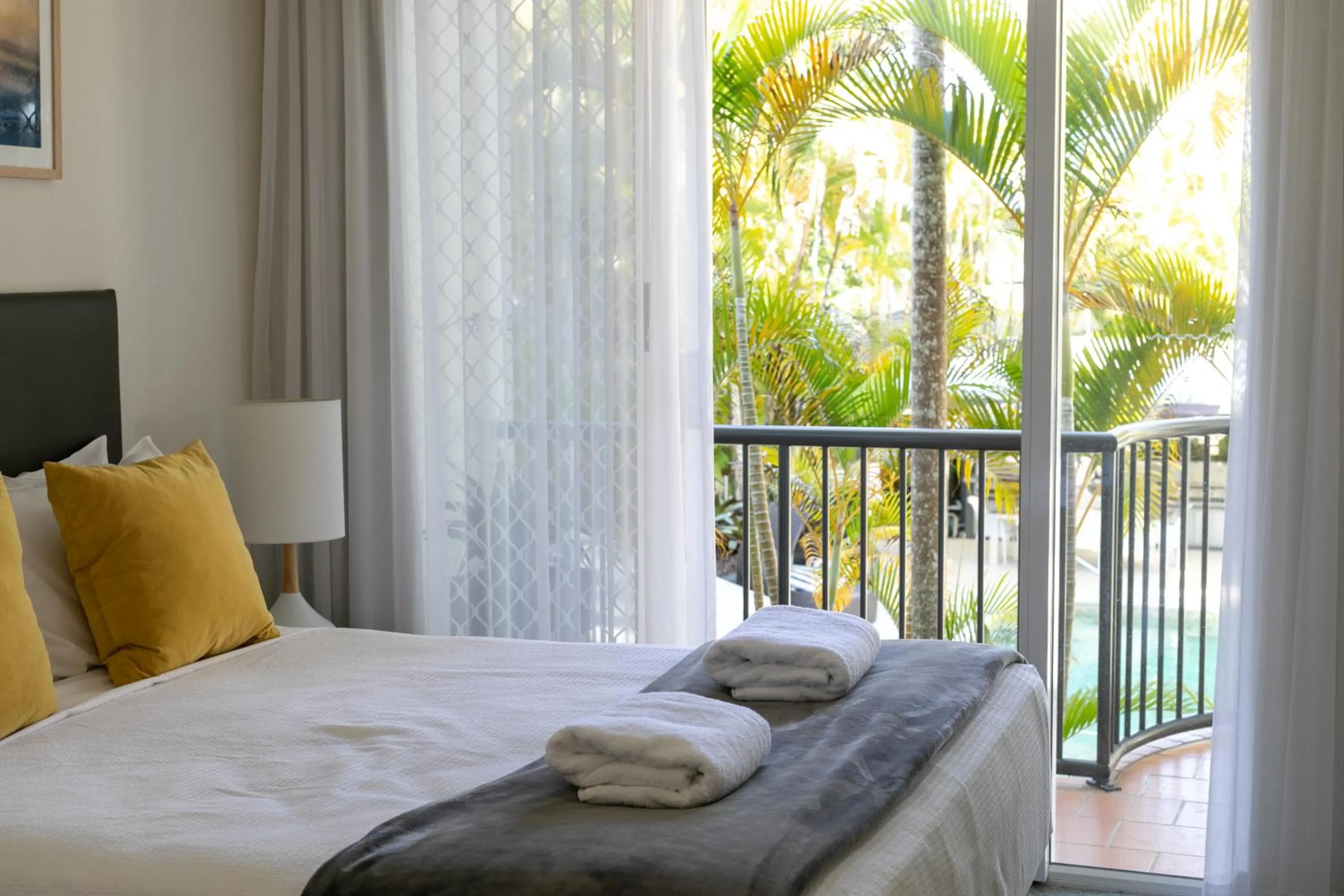 Bedroom, Bed in Noosa Tropicana