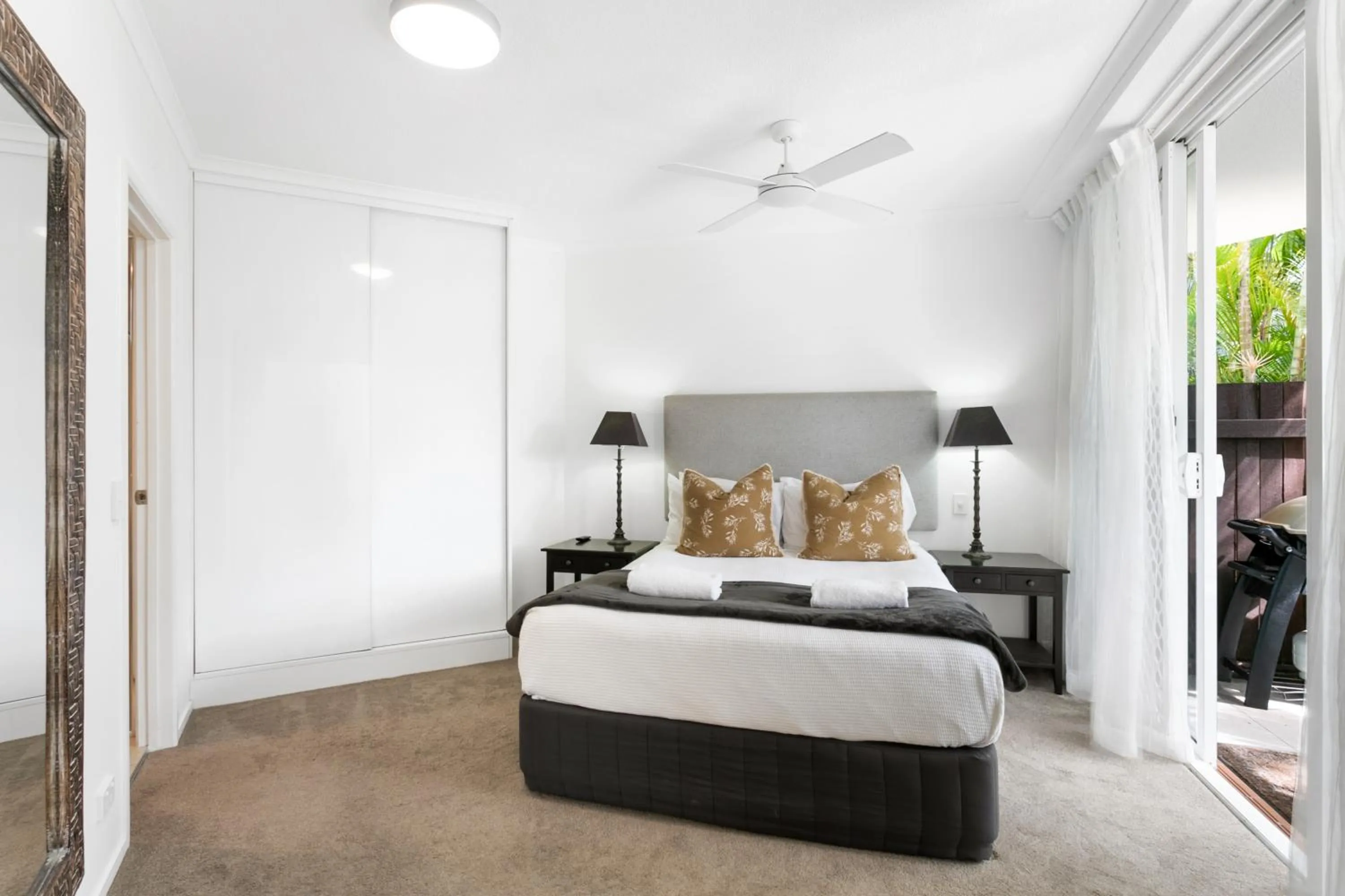 Bedroom, Bed in Noosa Tropicana