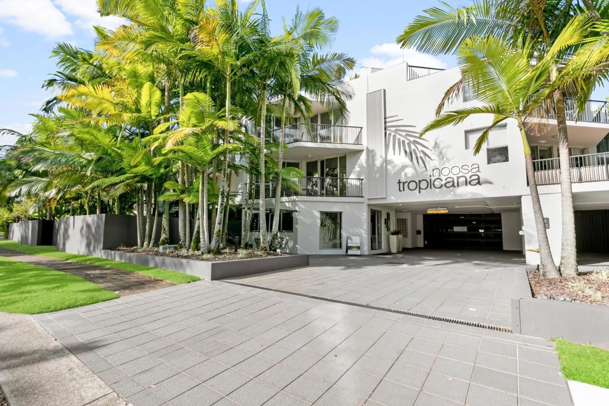 Property building in Noosa Tropicana