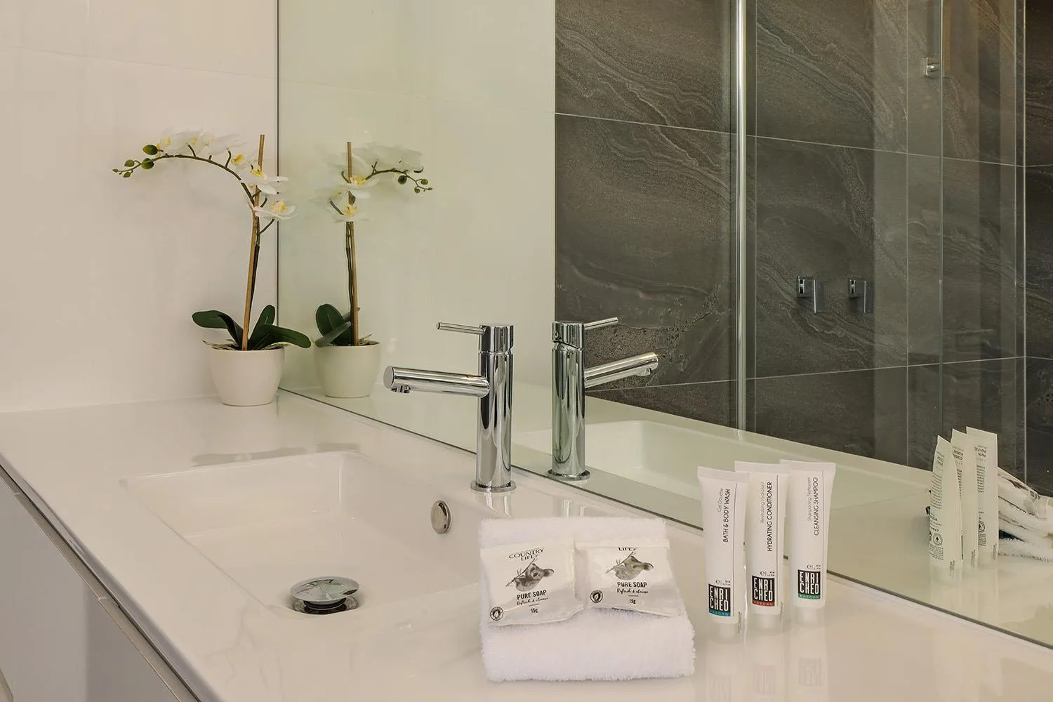 Bathroom in Noosa Tropicana