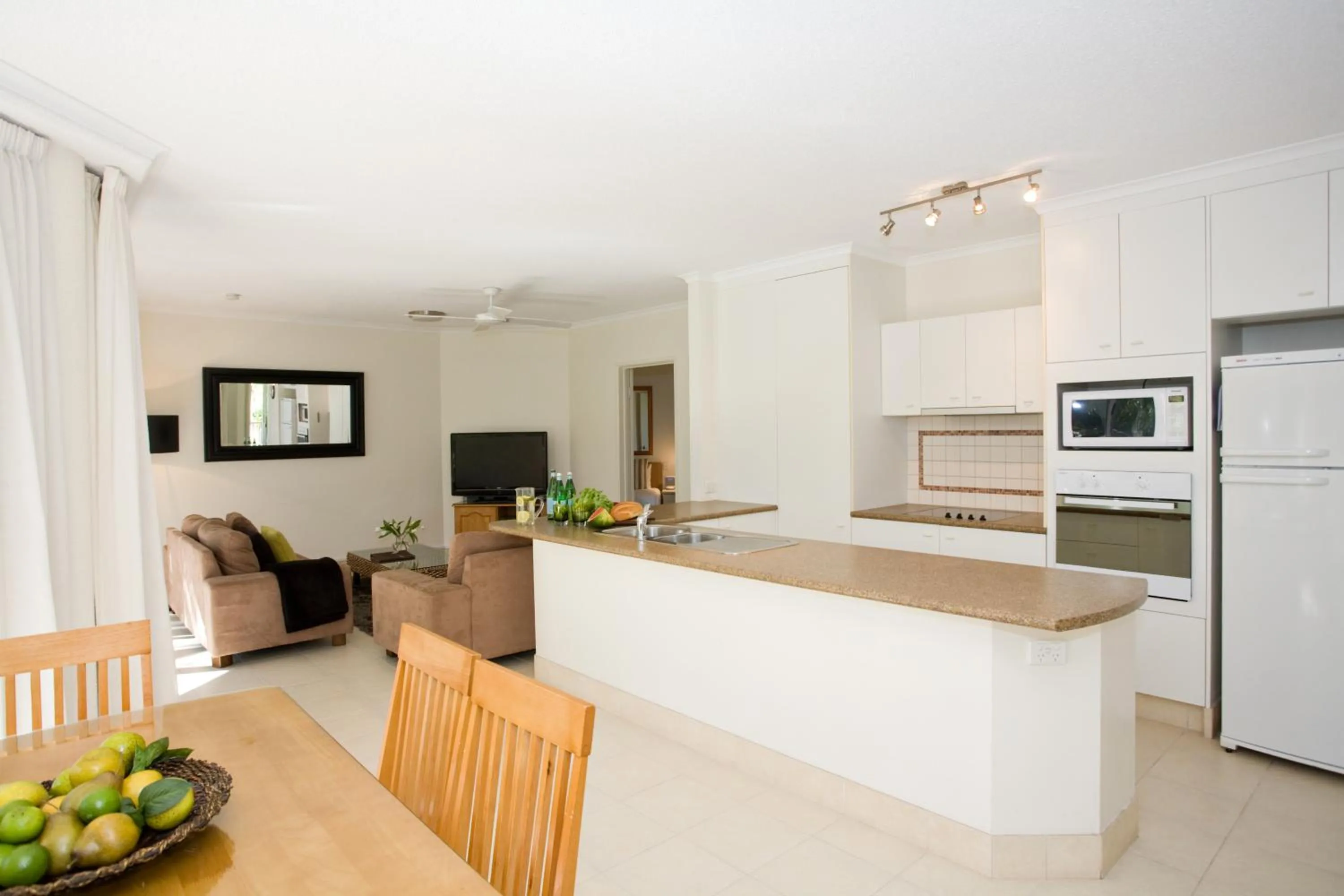 Kitchen or kitchenette in Noosa Tropicana