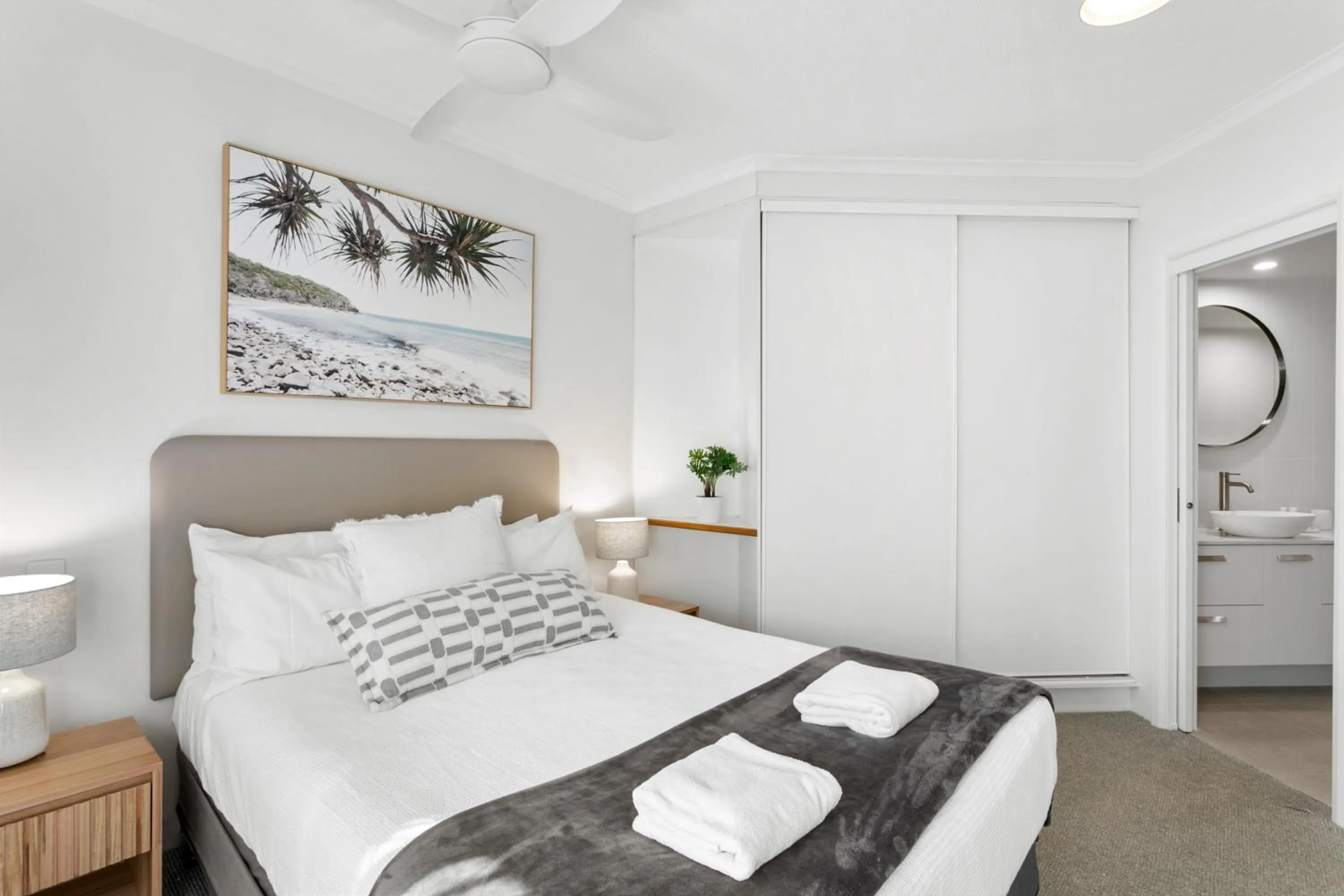 Bedroom, Bed in Noosa Tropicana