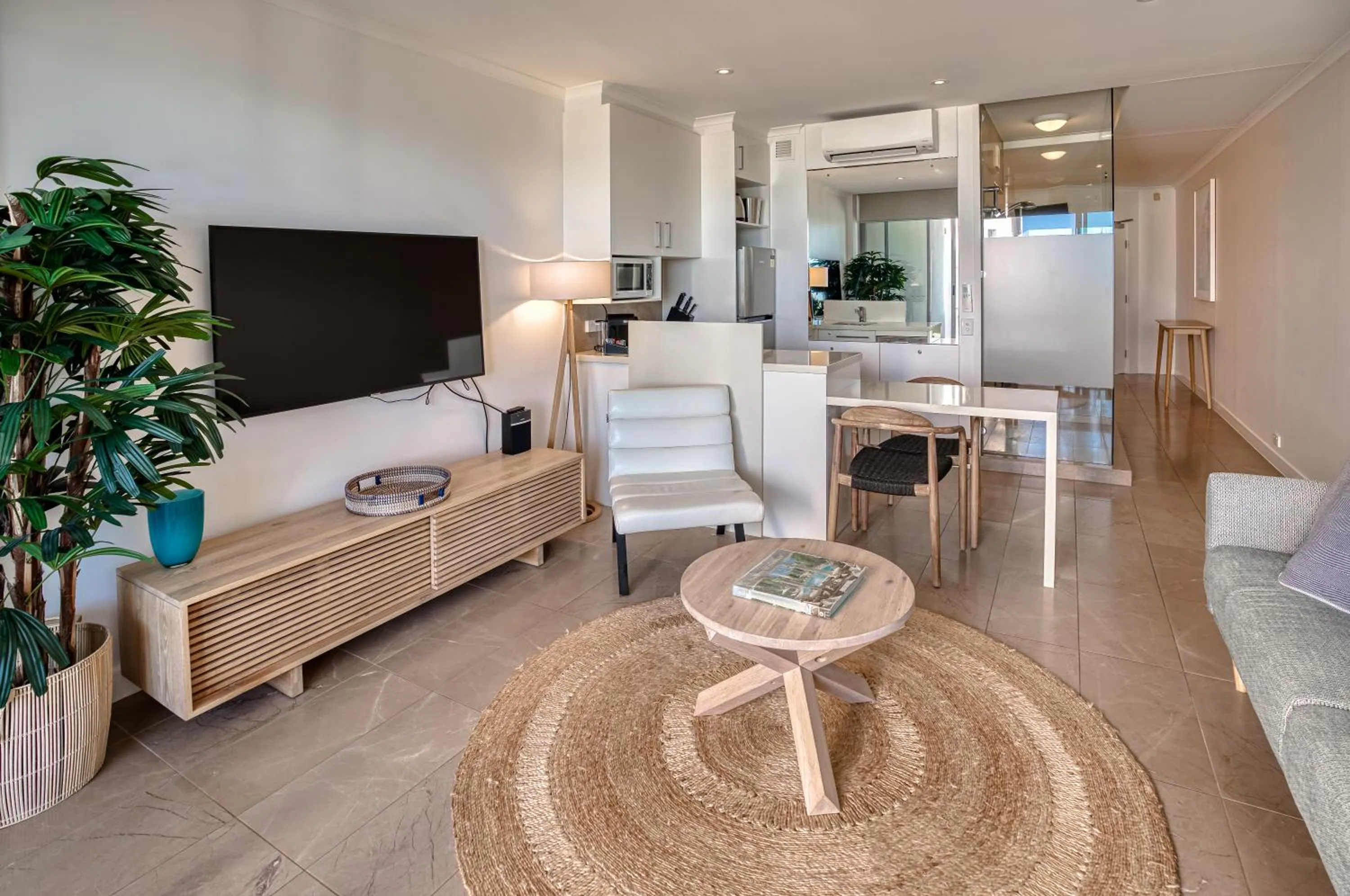 TV and multimedia in On The Beach Noosa Resort