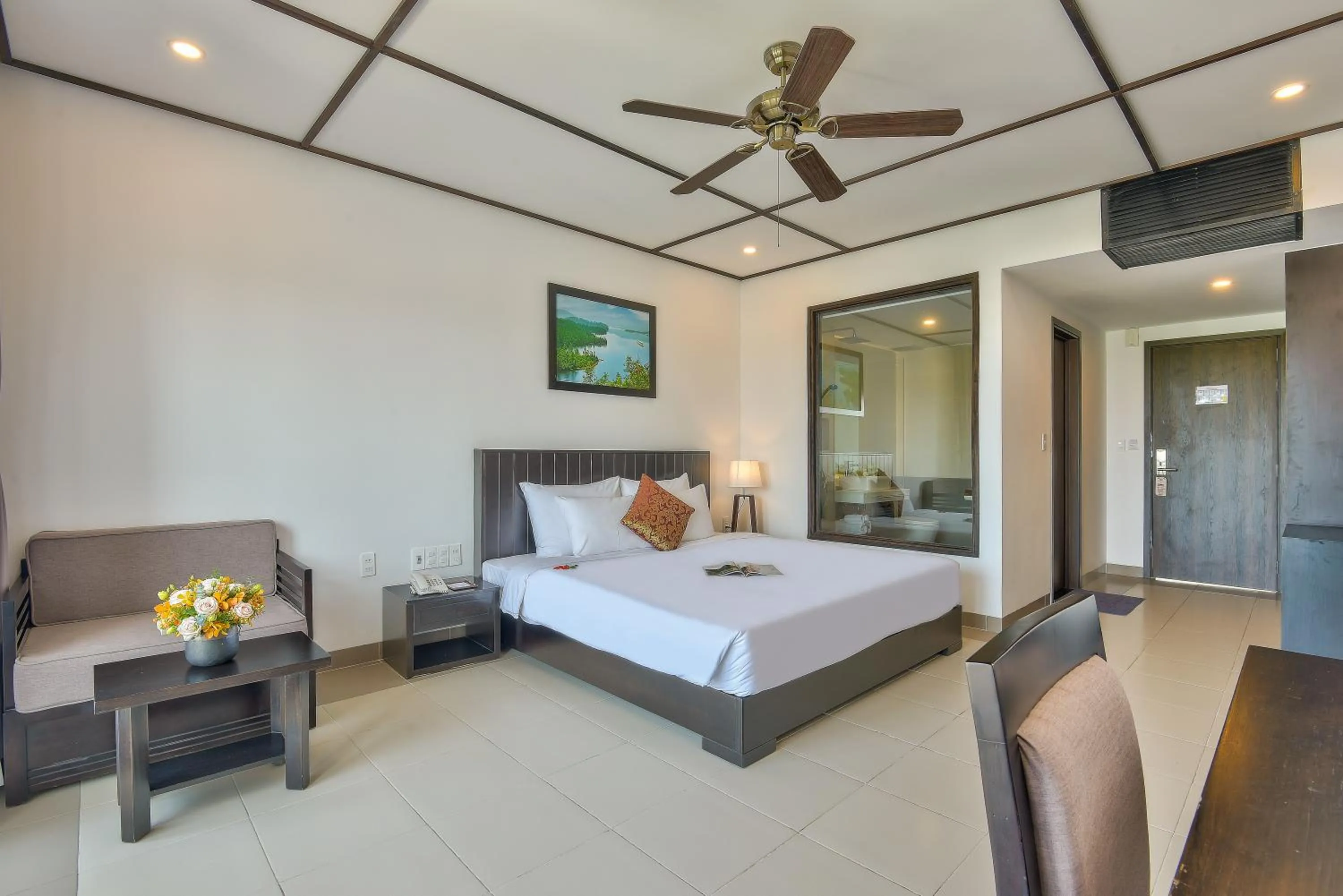 Photo of the whole room, Bed in Golden Pearl Hoi An Hotel