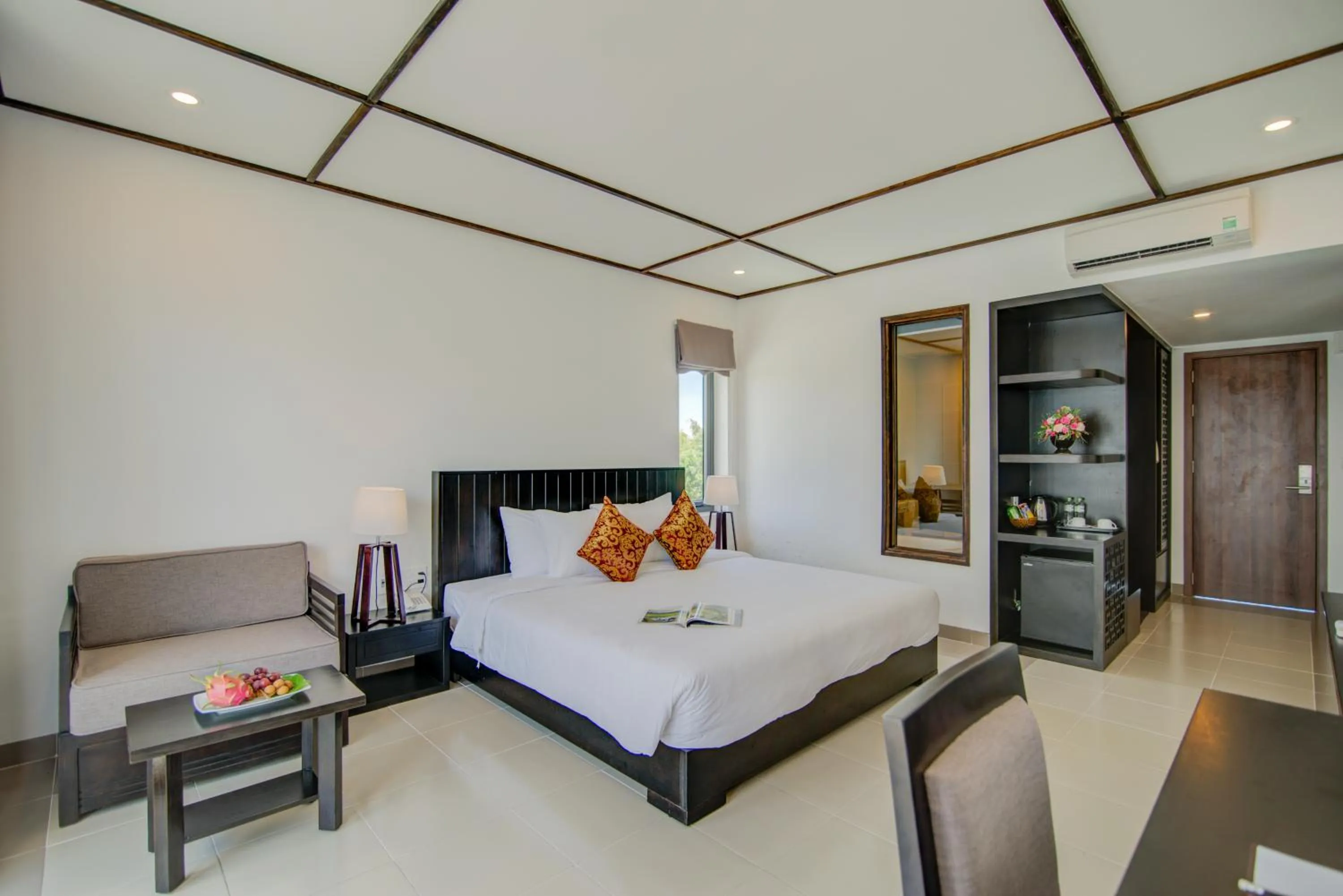 Property building, Bed in Golden Pearl Hoi An Hotel