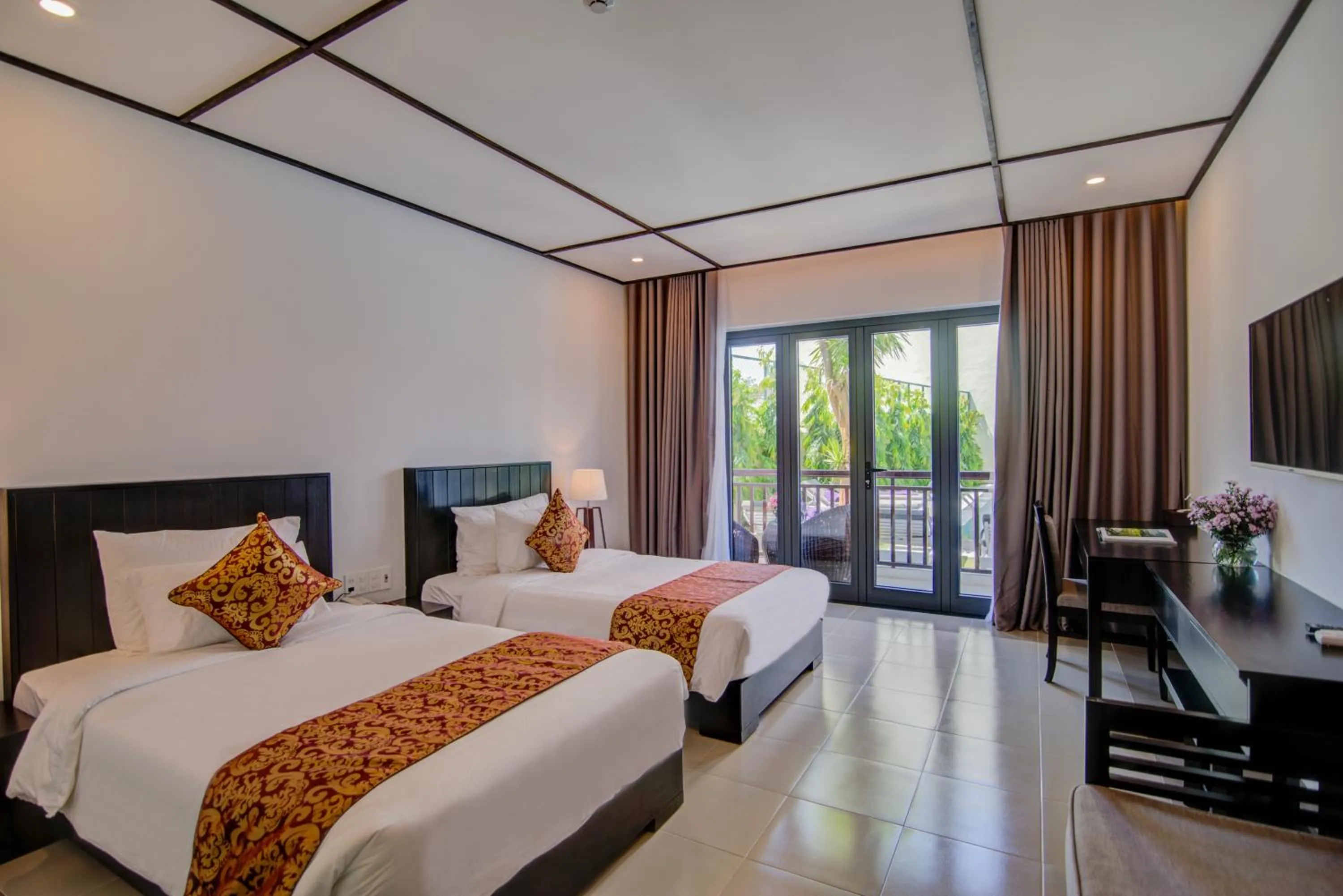 Living room, Bed in Golden Pearl Hoi An Hotel