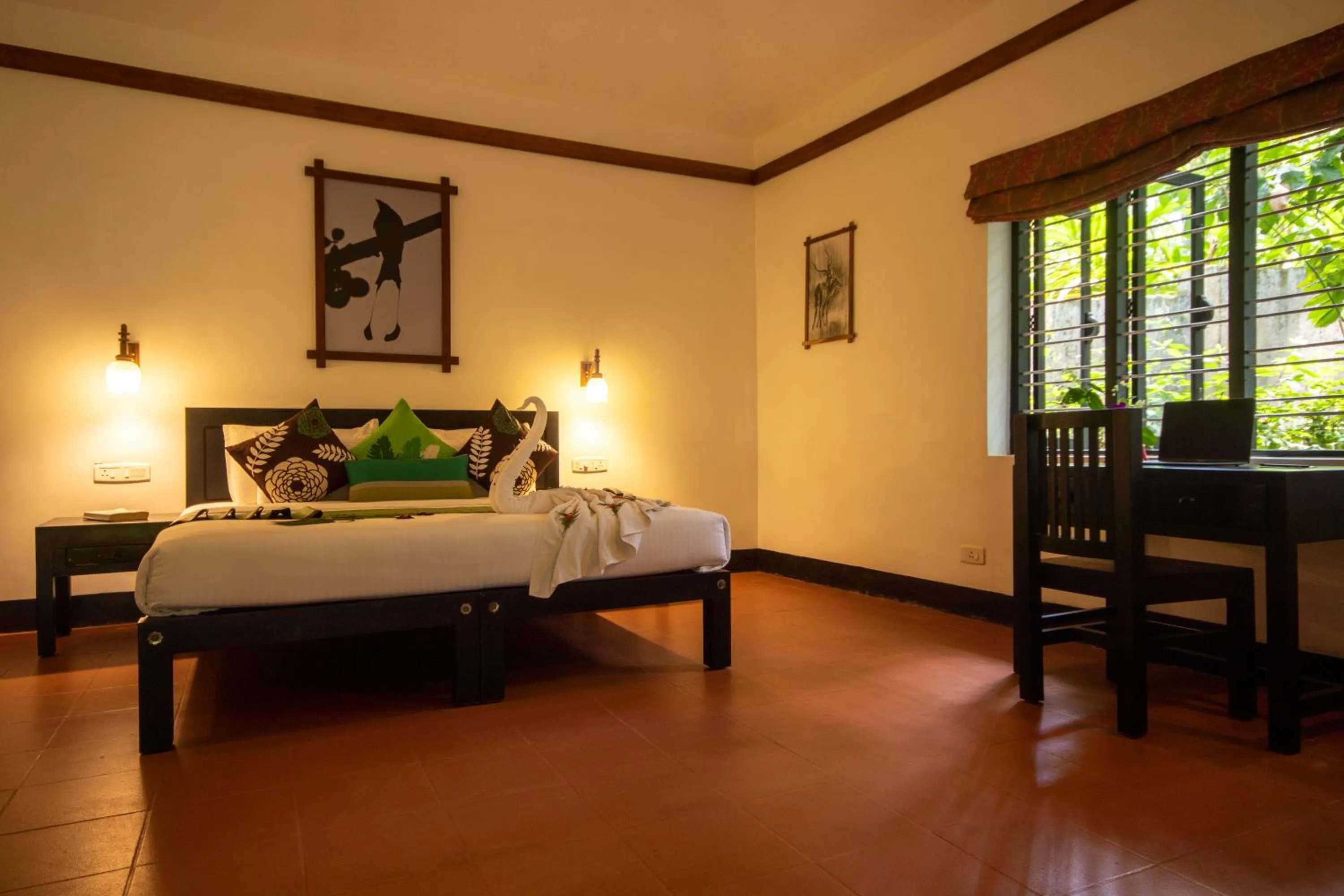 Bed in Amritara Shalimar Spice Garden Resort & Spa