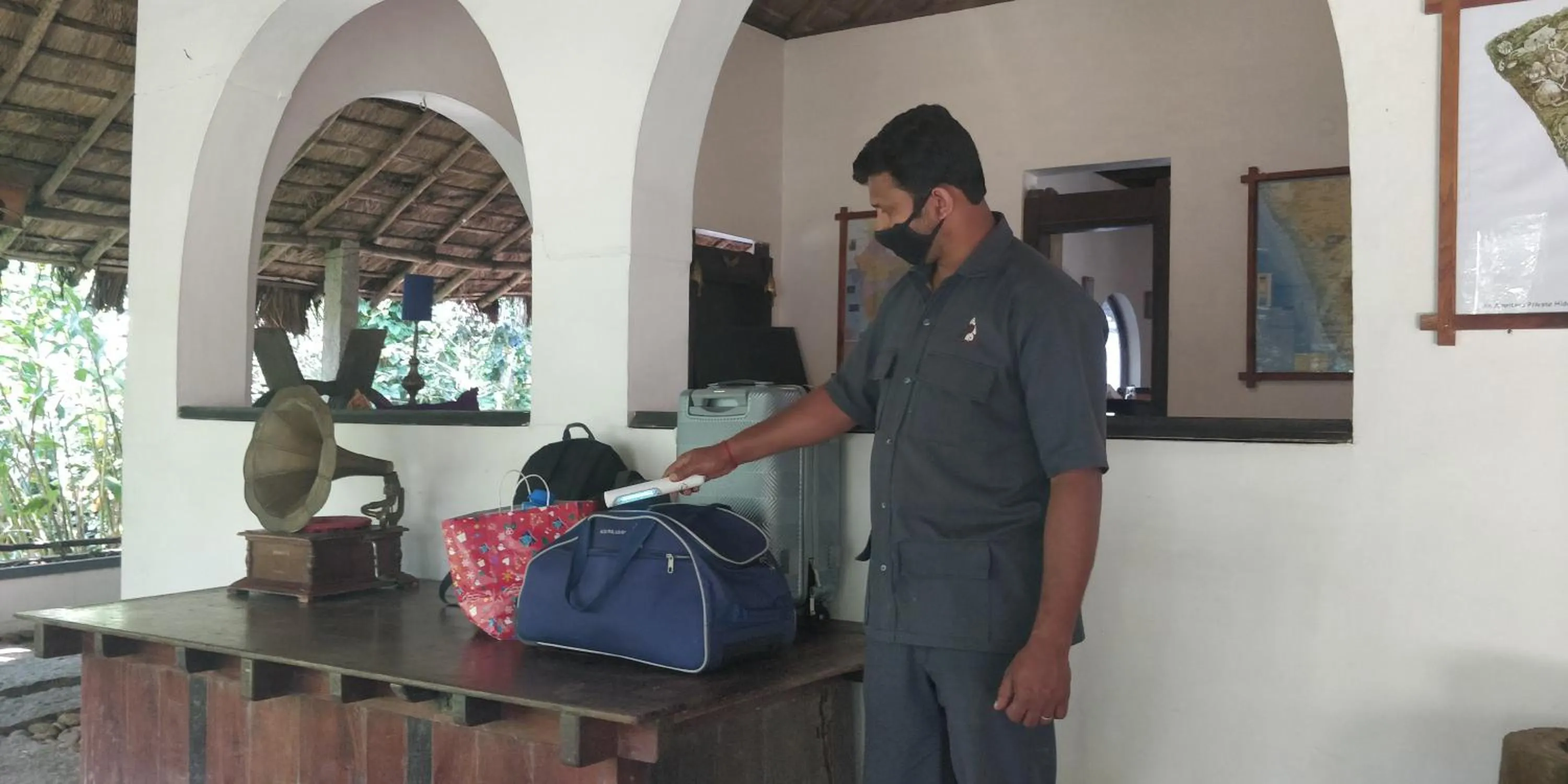 Staff in Amritara Shalimar Spice Garden Resort & Spa
