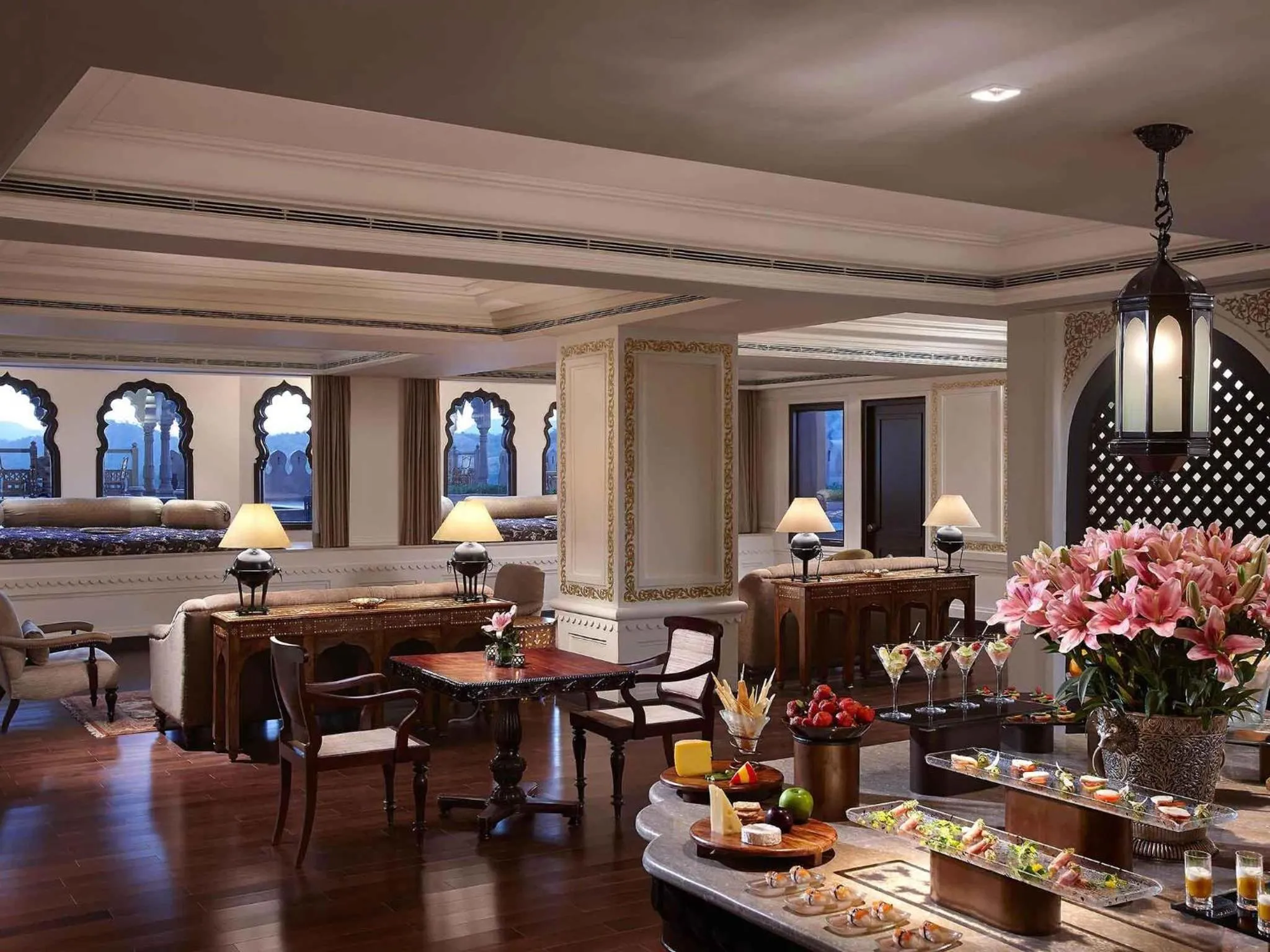 Lounge or bar in Fairmont Jaipur