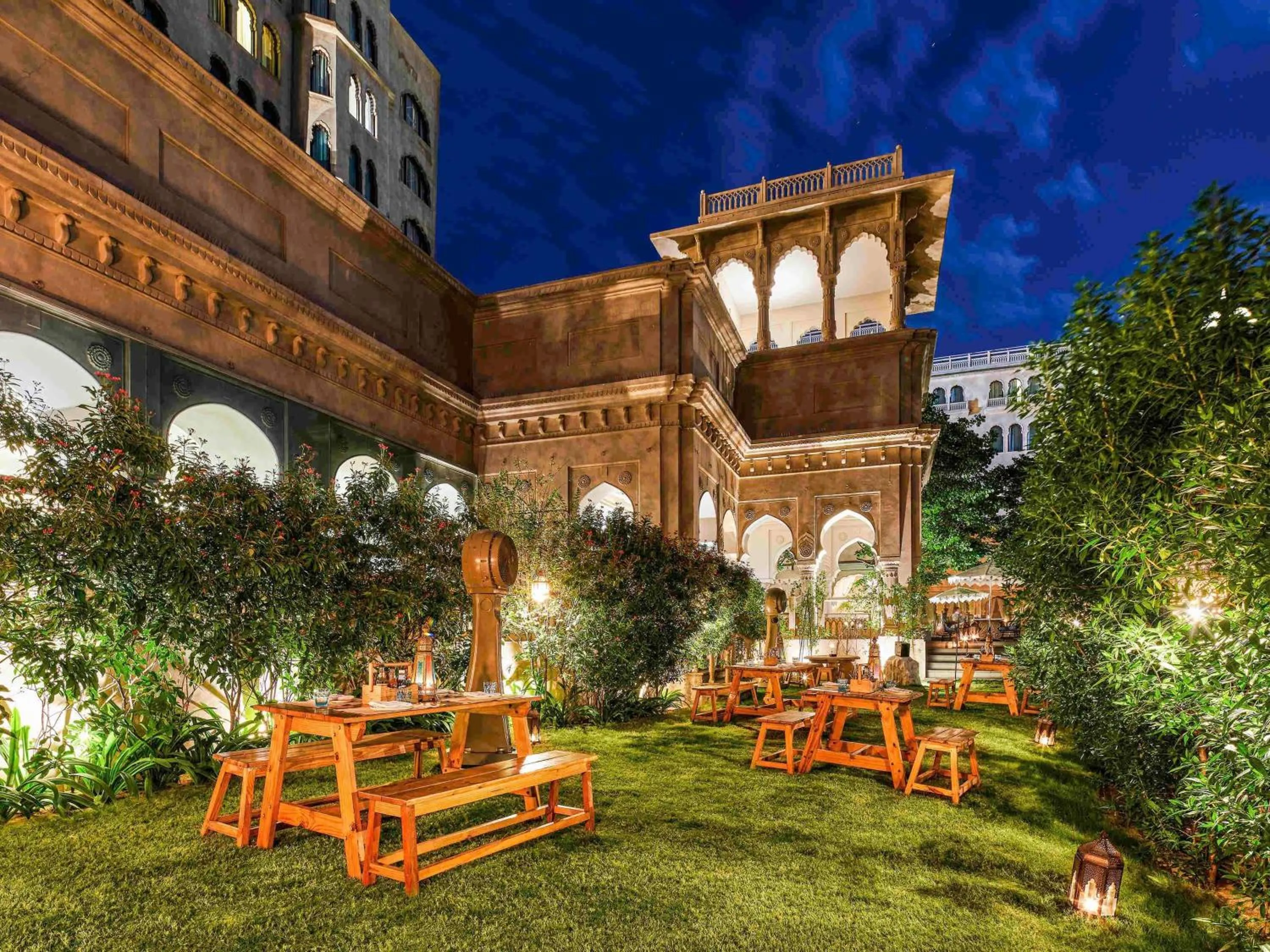 Restaurant/places to eat in Fairmont Jaipur