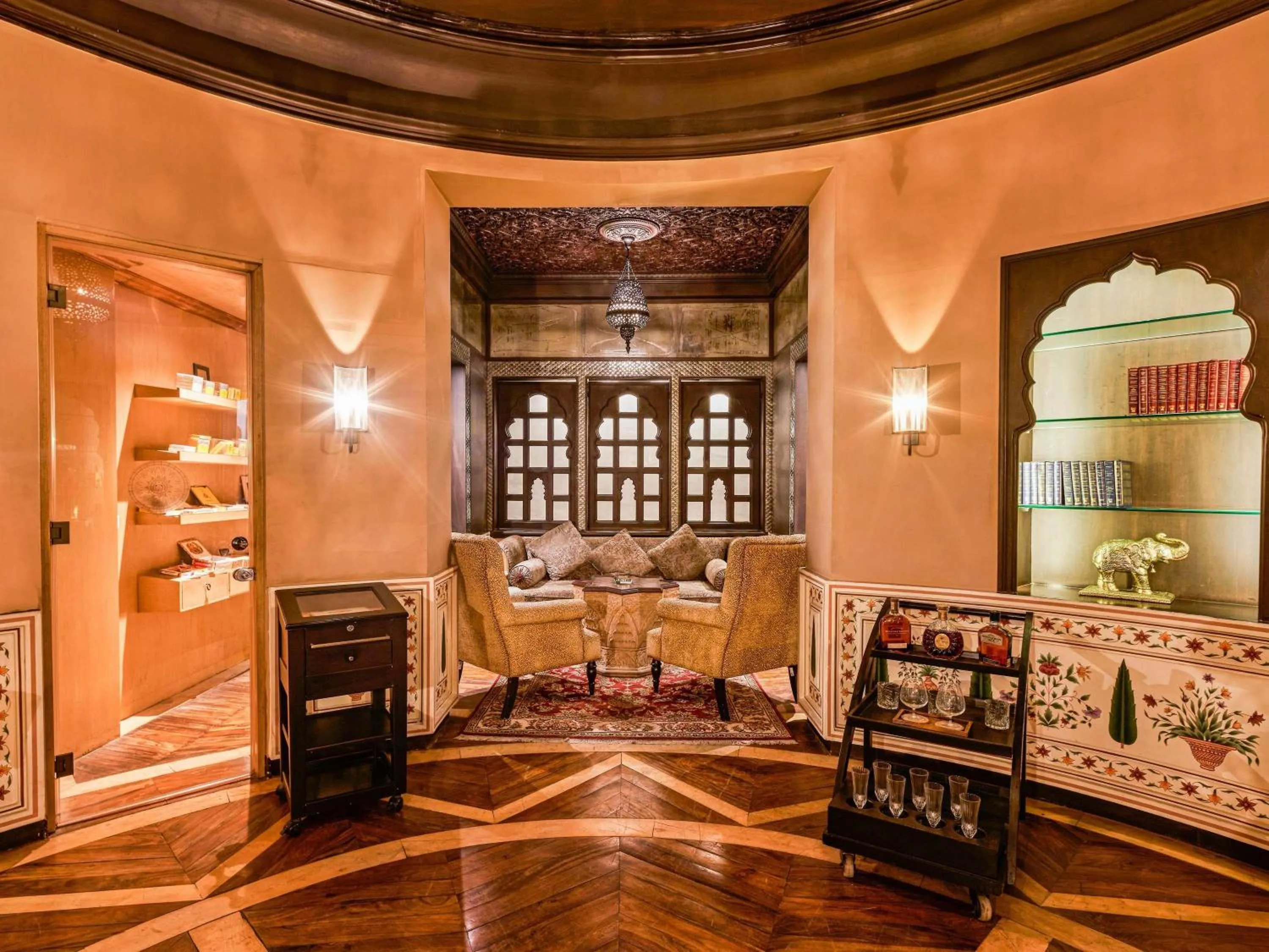 Lounge or bar in Fairmont Jaipur