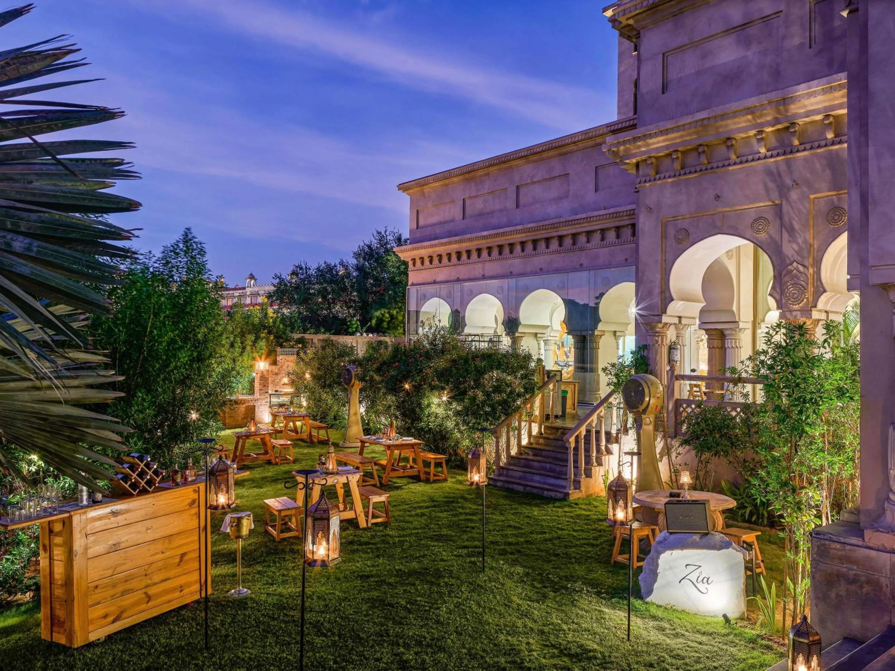 Restaurant/places to eat in Fairmont Jaipur