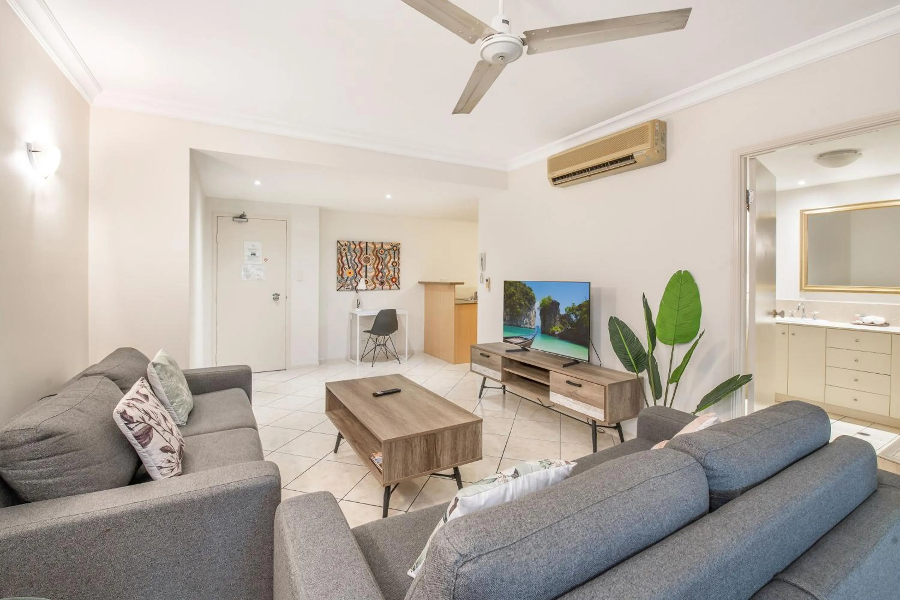 TV and multimedia in The Lakes Resort Cairns