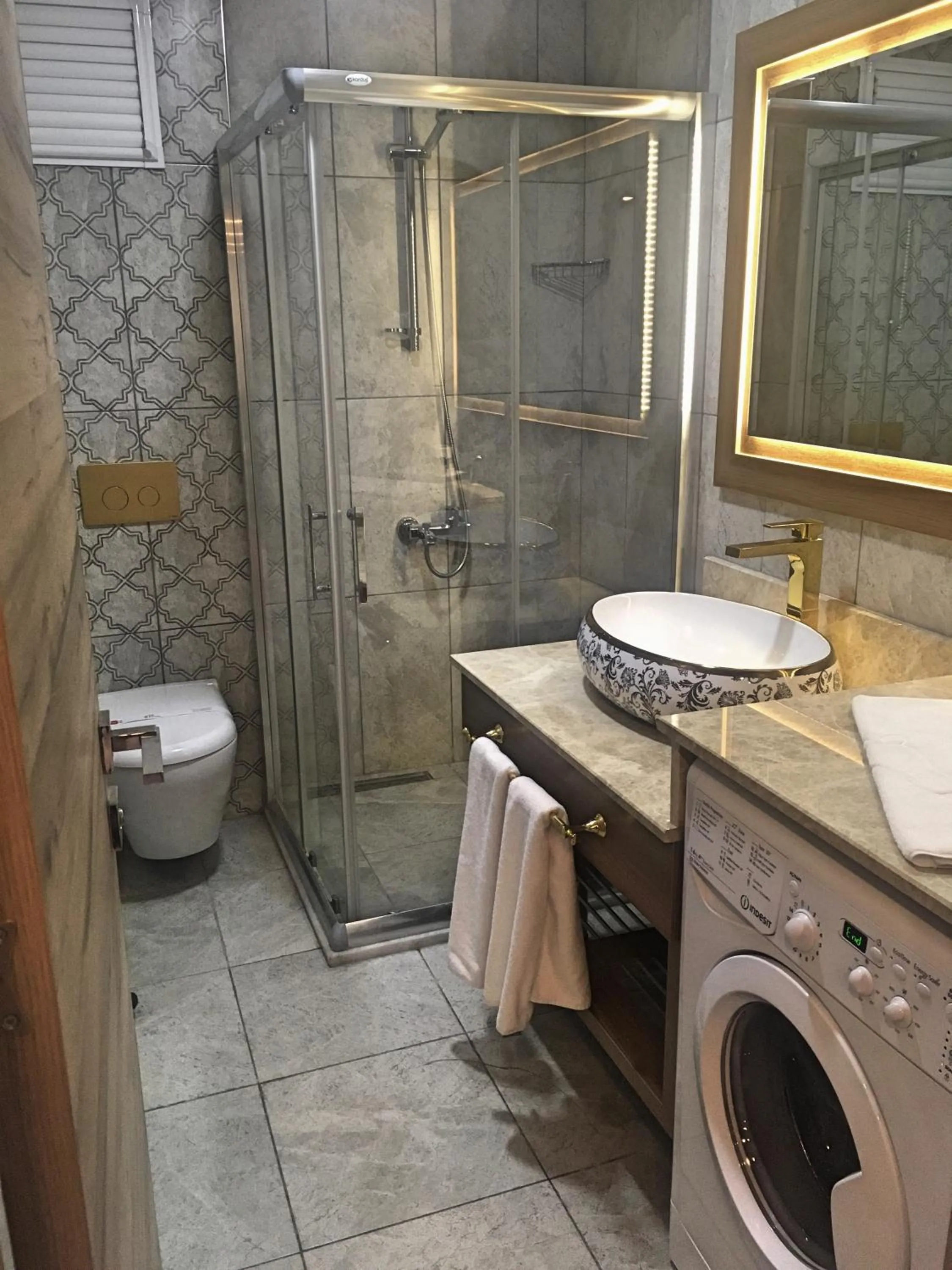 Shower in 61 Park Hotel