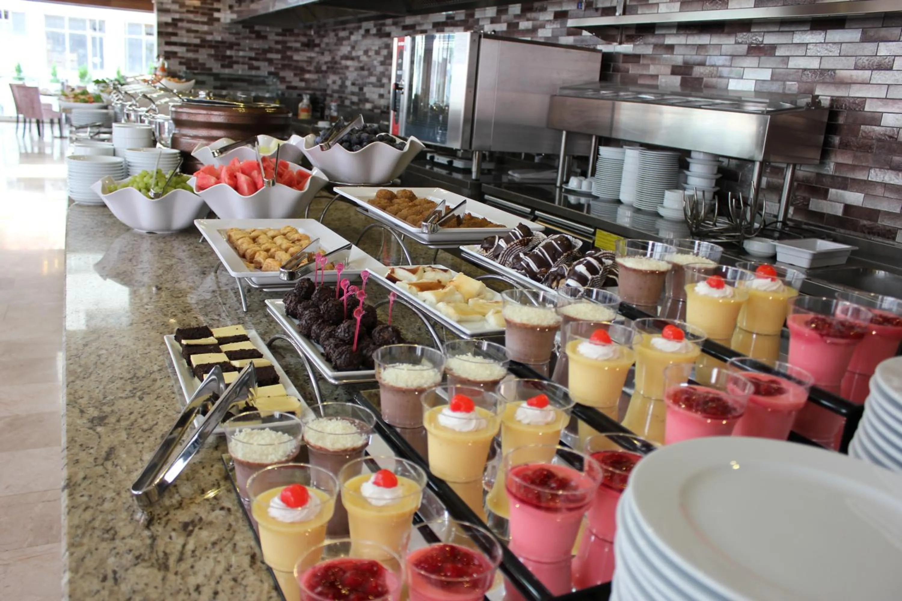 Restaurant/places to eat in 61 Park Hotel