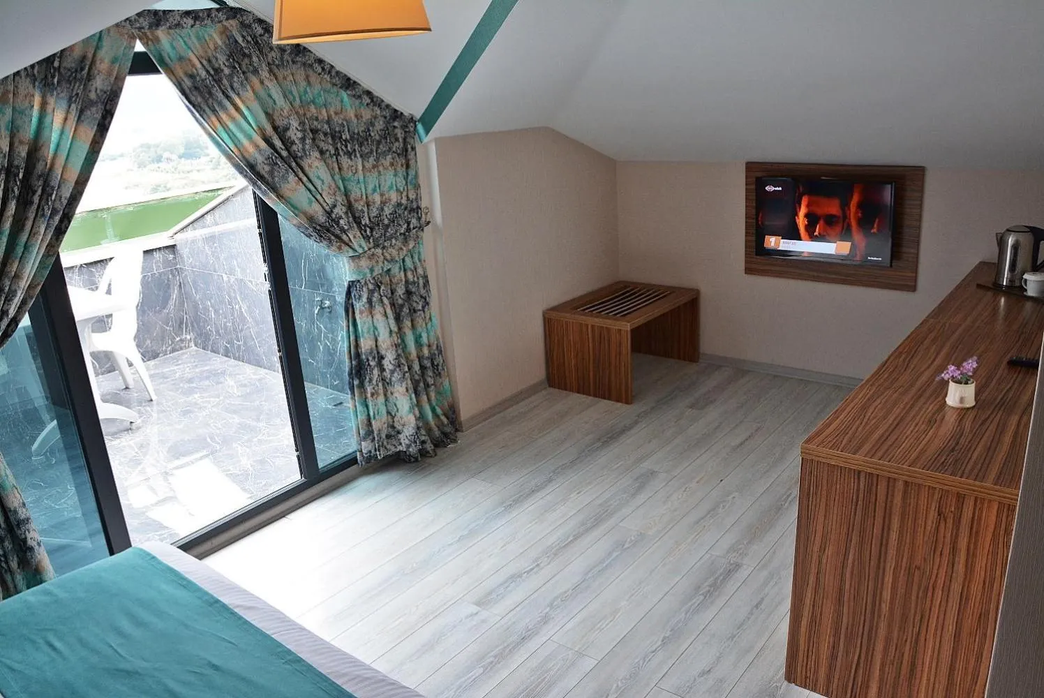 Photo of the whole room in 61 Park Hotel