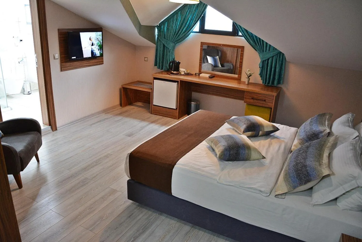 Photo of the whole room, Bed in 61 Park Hotel