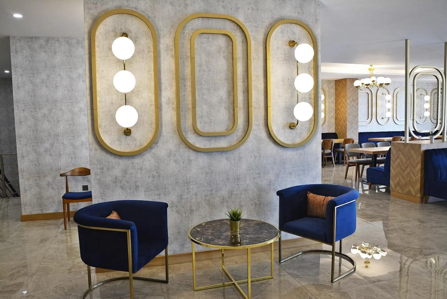 Restaurant/places to eat in 61 Park Hotel