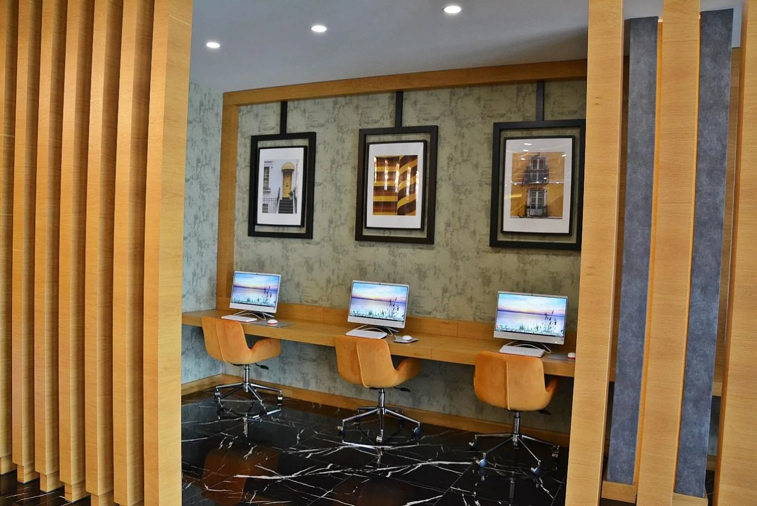 Communal lounge/ TV room in 61 Park Hotel