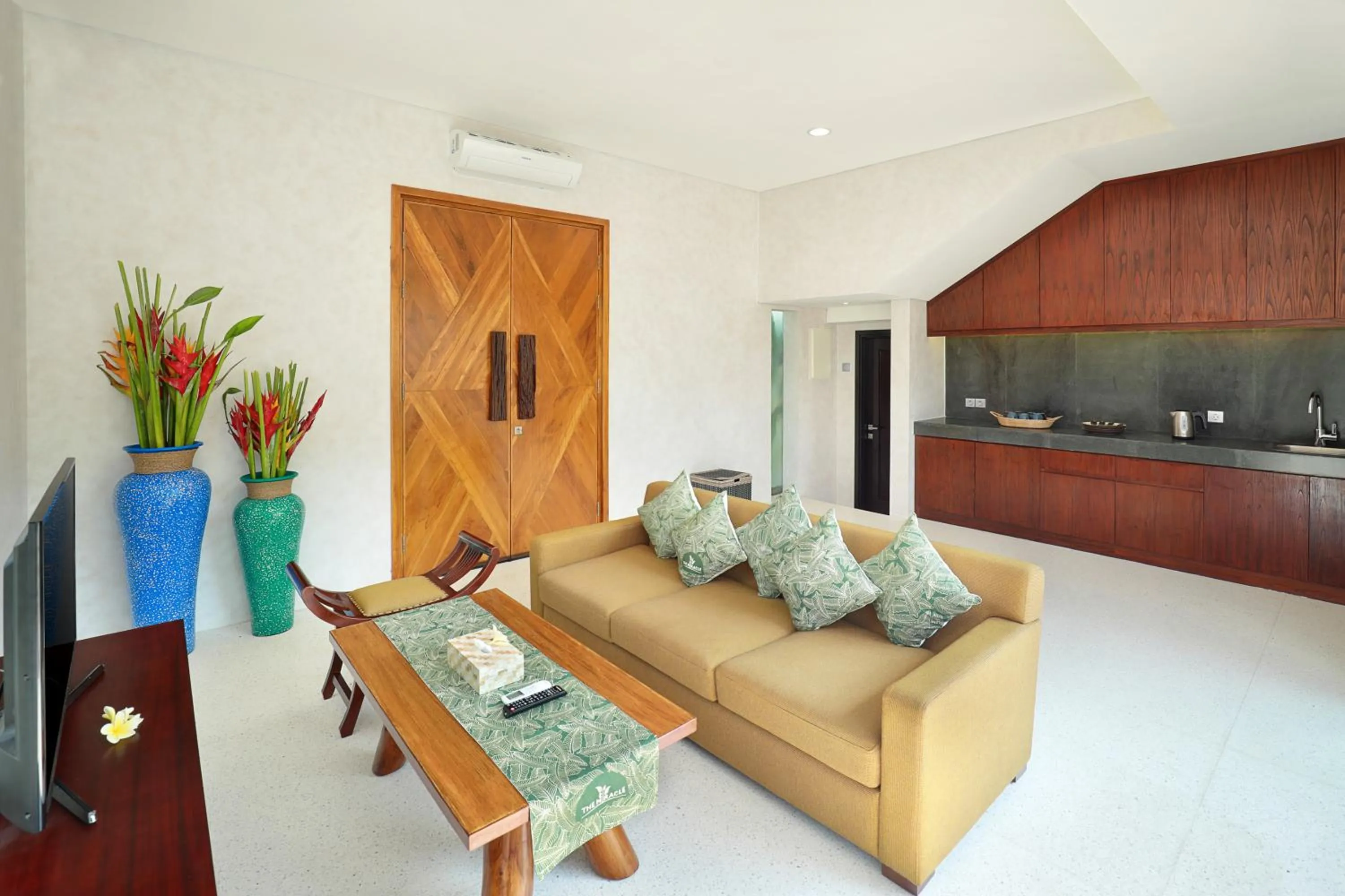 Kitchen or kitchenette in The Miracle Villa Nusa Dua