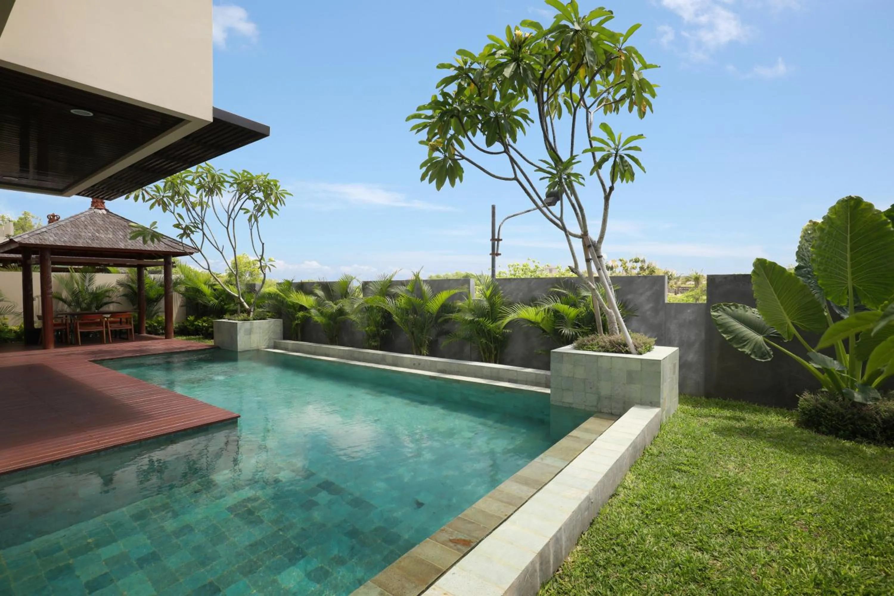 Garden view in The Miracle Villa Nusa Dua