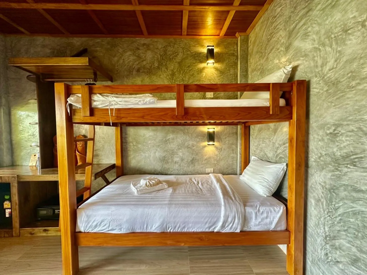 Bed in Koh Tao Relax Freedom Beach Resort