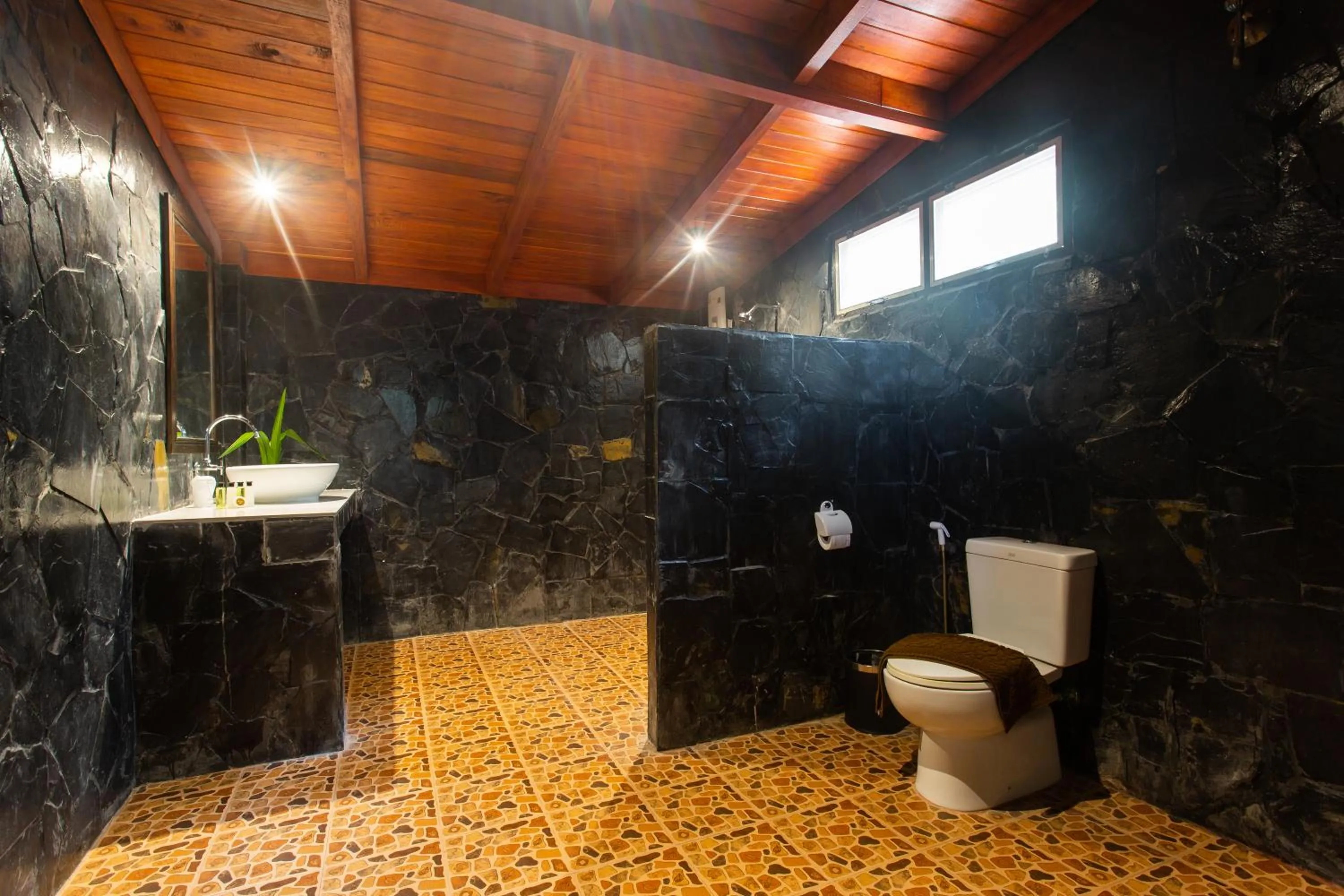 Bathroom in Koh Tao Relax Freedom Beach Resort