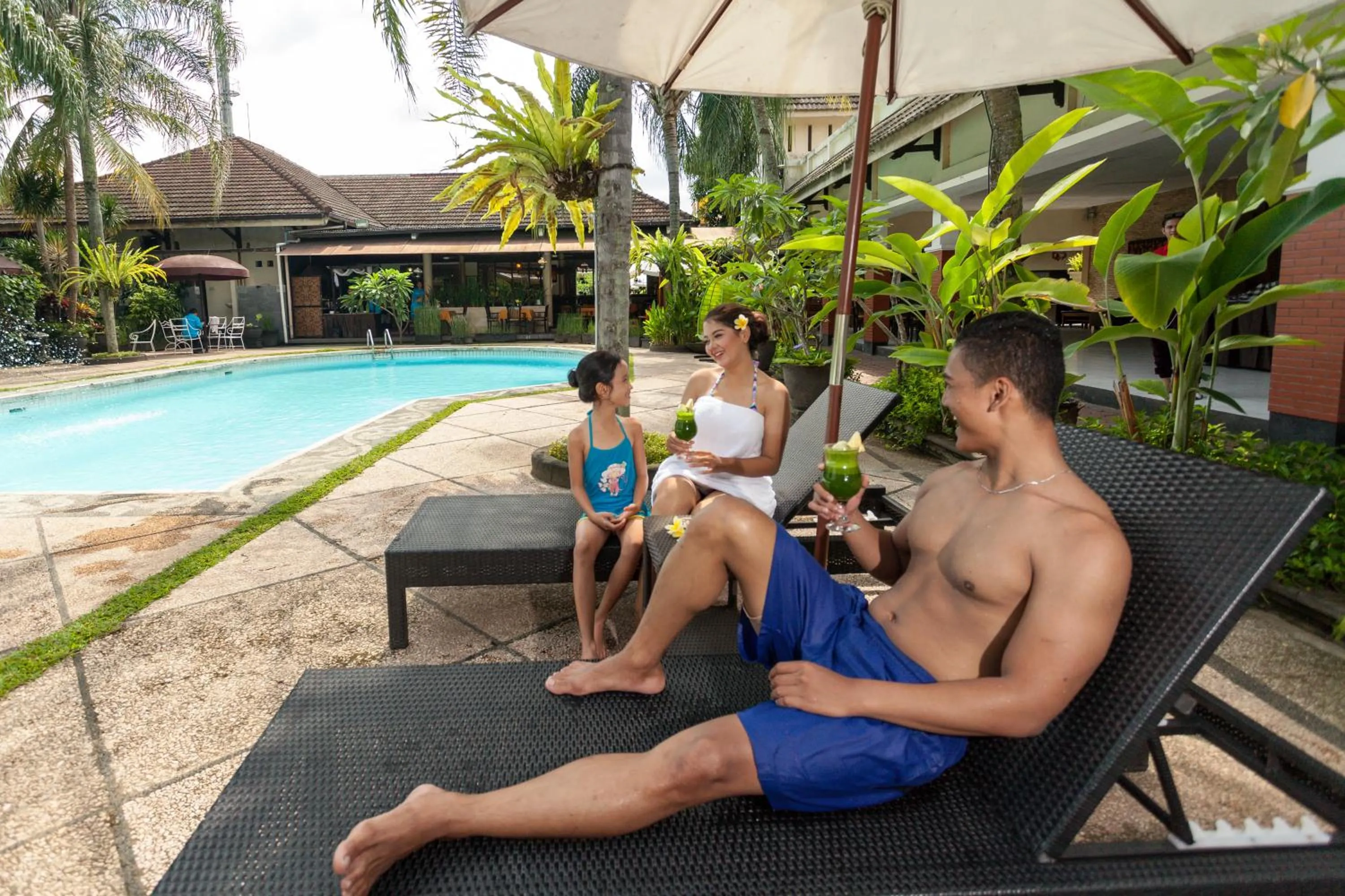 Swimming pool in Hotel Montana Dua Malang