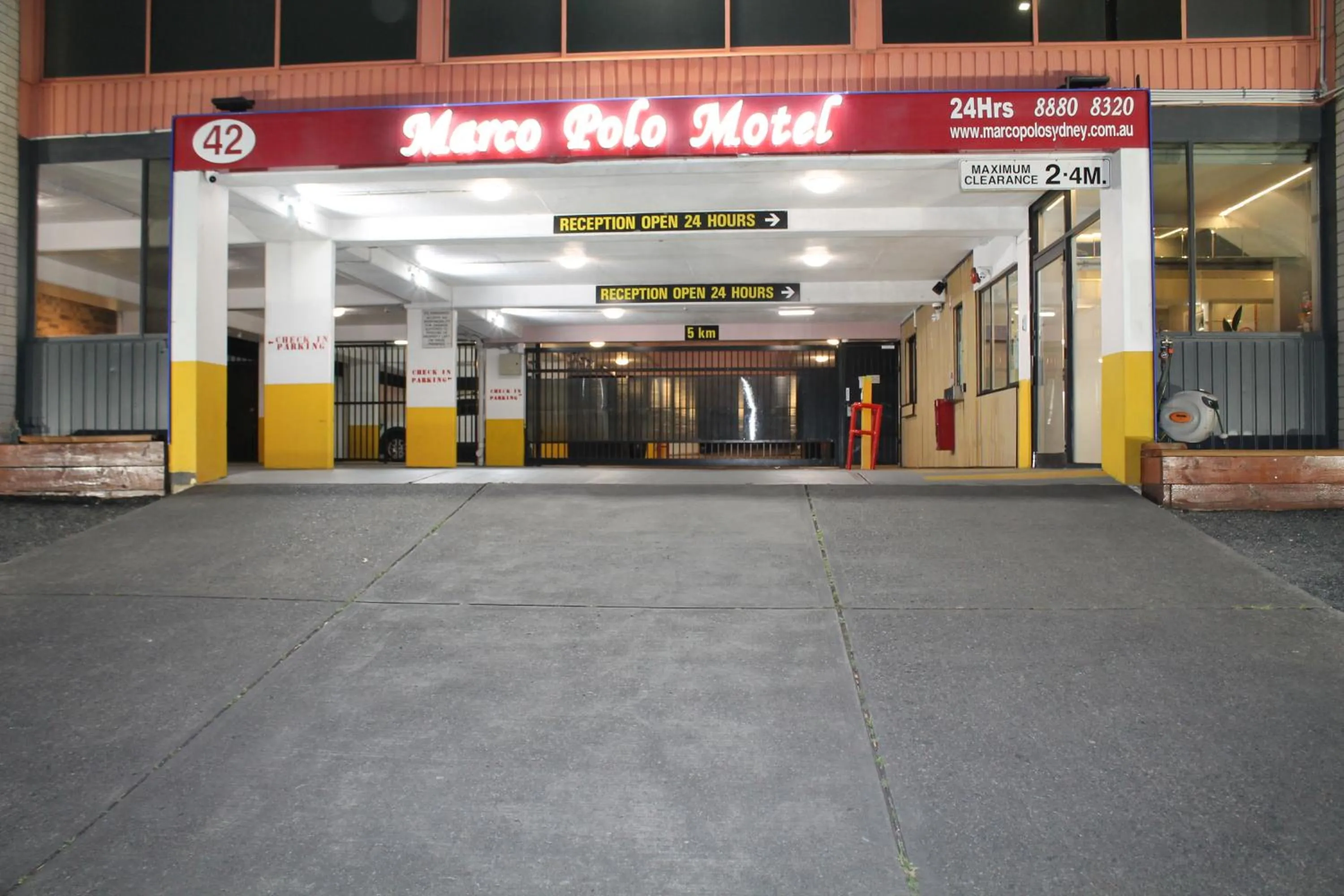 Property building in Marco Polo Motor Inn Sydney Hotel