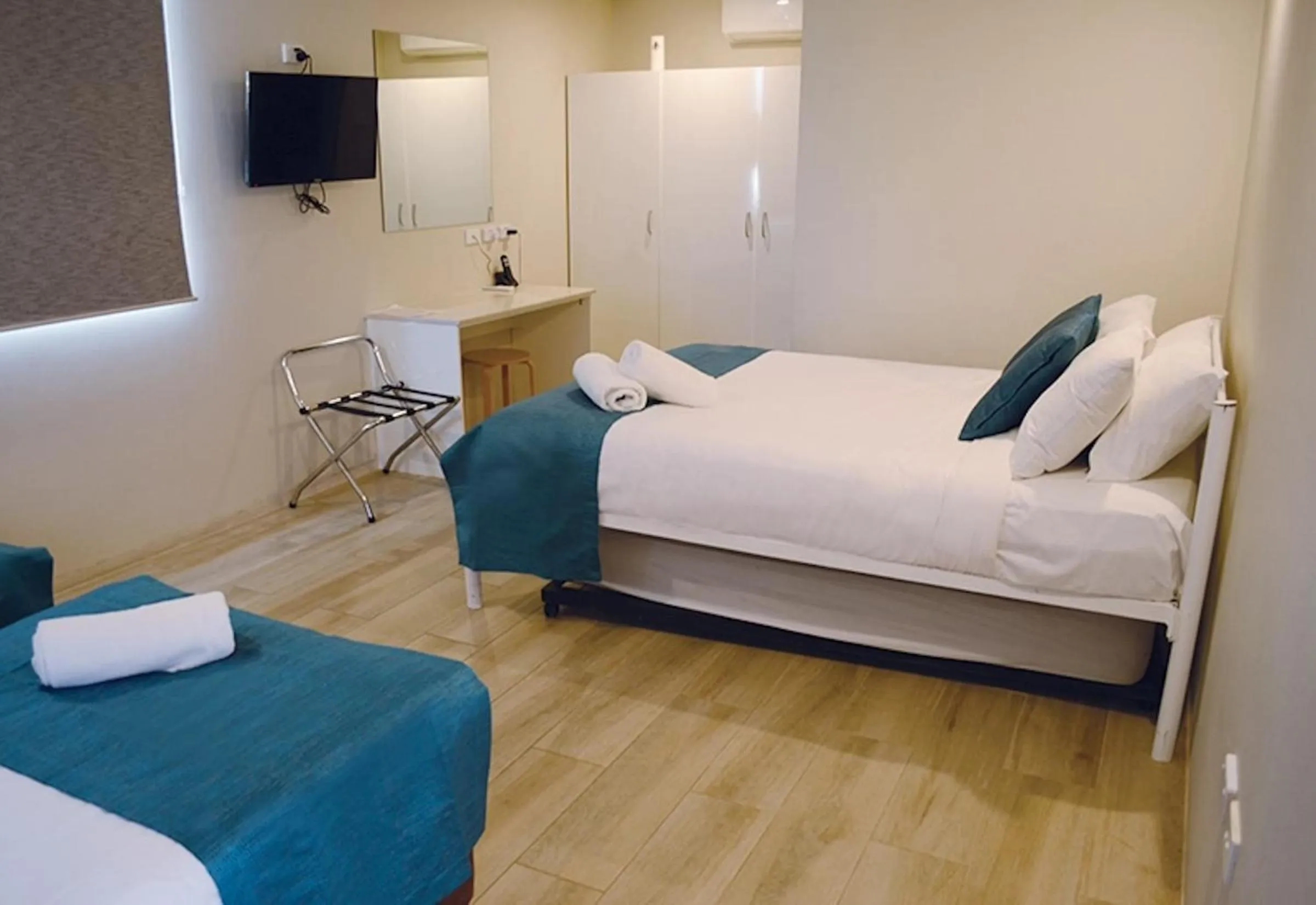 Bed in Marco Polo Motor Inn Sydney Hotel