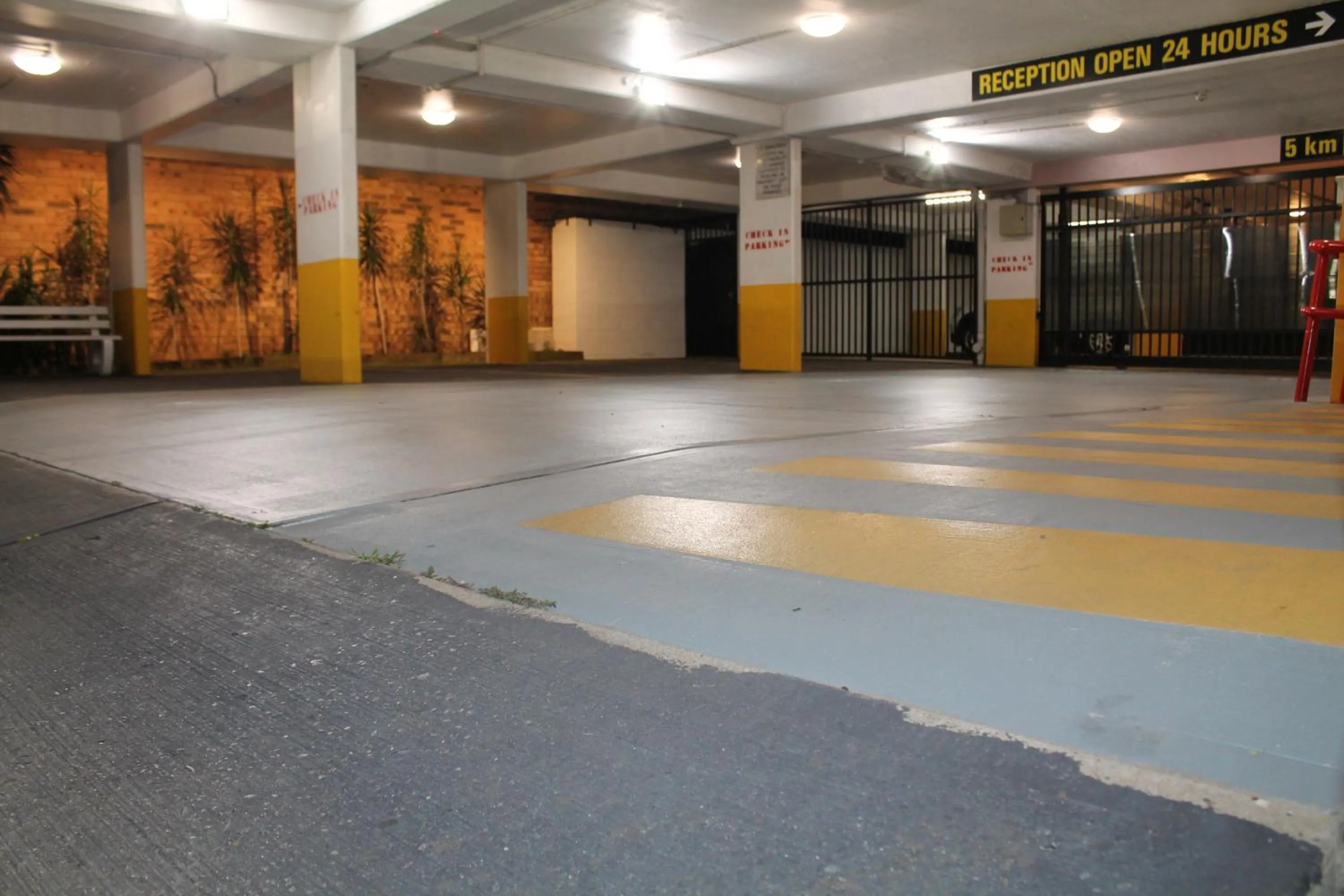 Parking in Marco Polo Motor Inn Sydney Hotel