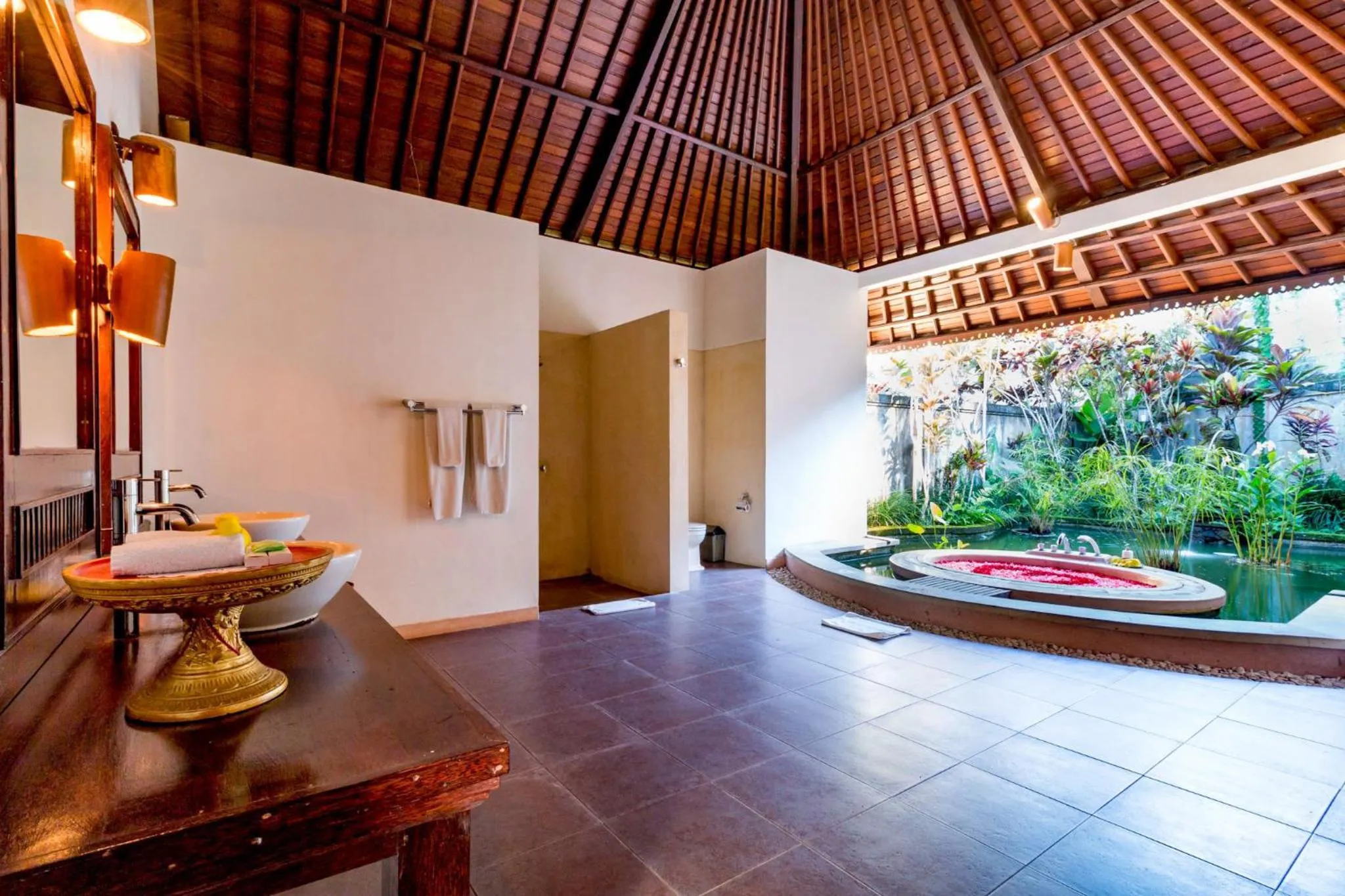 Garden in Villa Taman di Blayu by AGATA