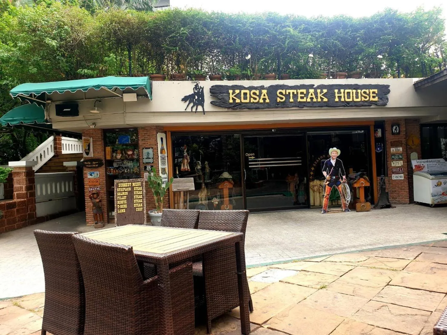 Restaurant/places to eat in Kosa Hotel & Wellness Center