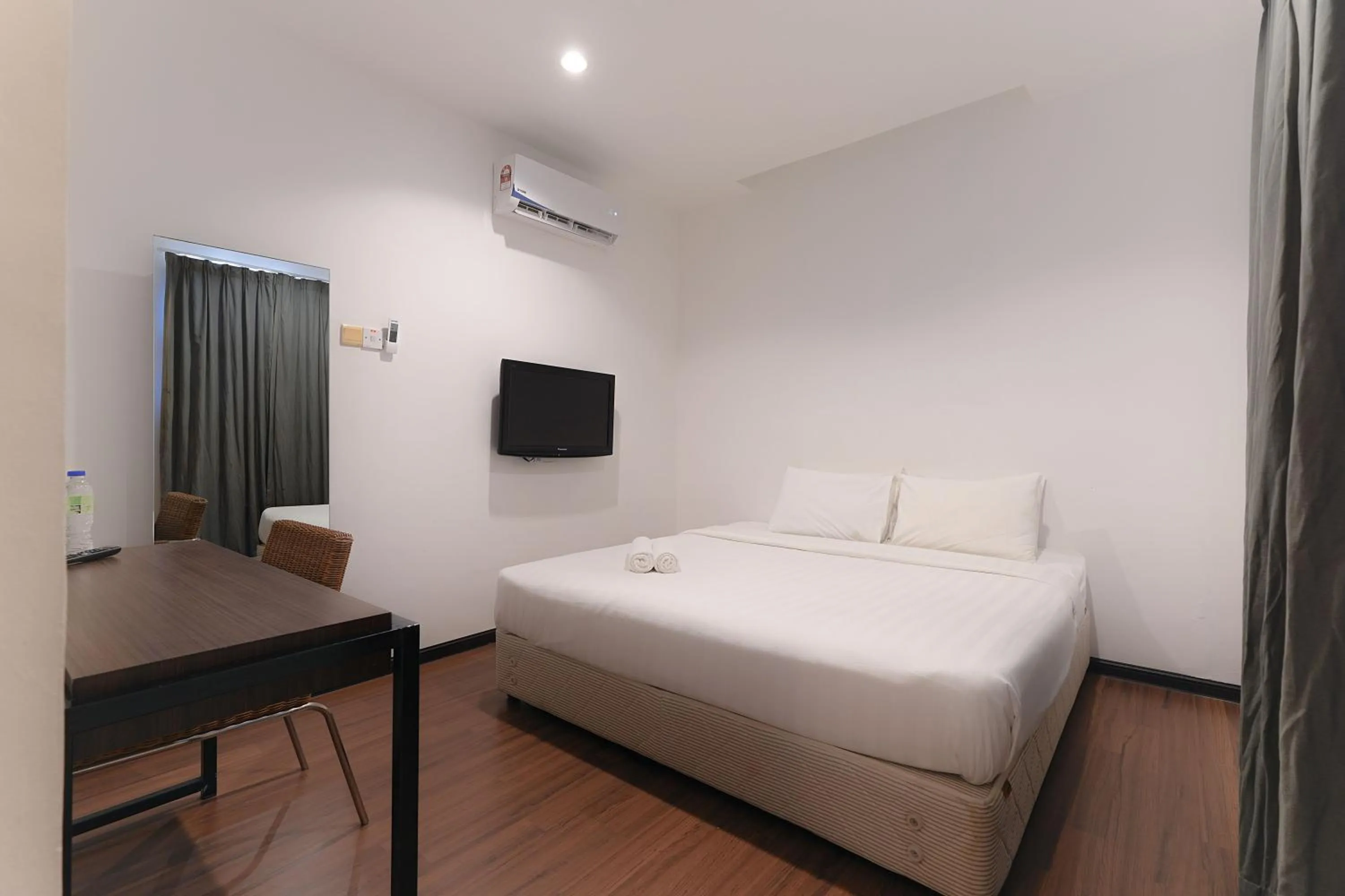 Photo of the whole room, Bed in T+ Hotel Sungai Korok