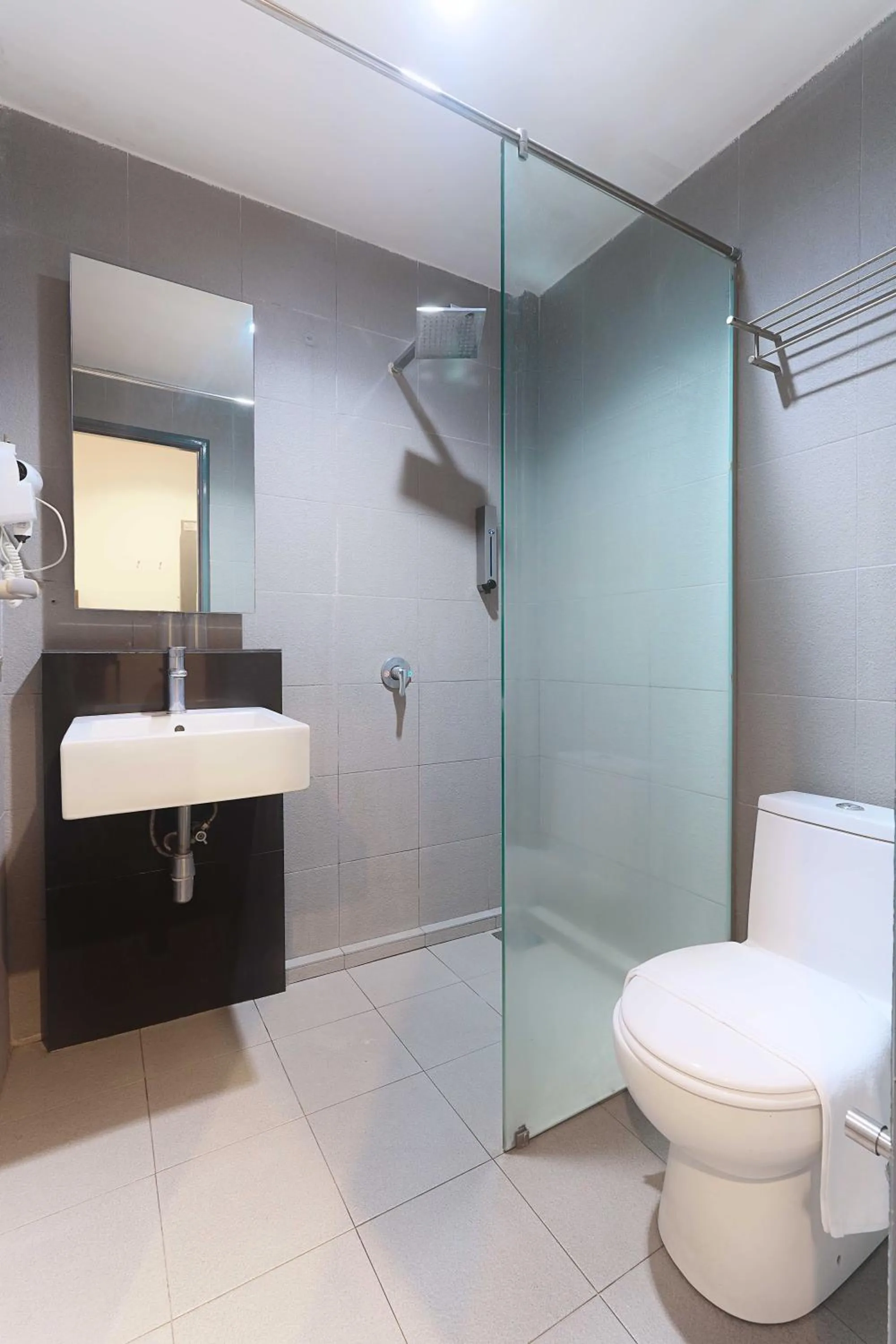 Toilet in T+ Hotel Sungai Korok