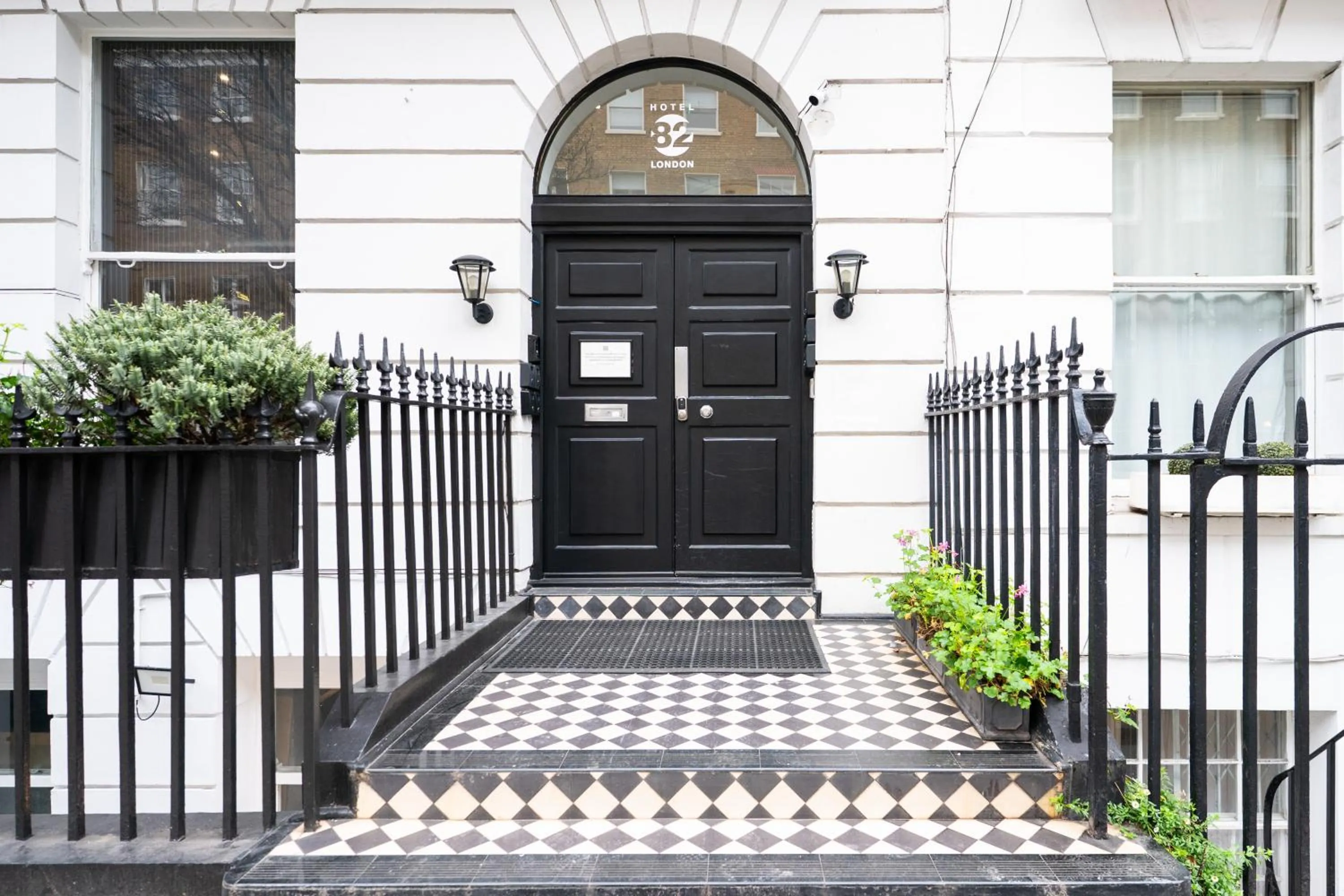 Facade/entrance in MSK Hotel 82