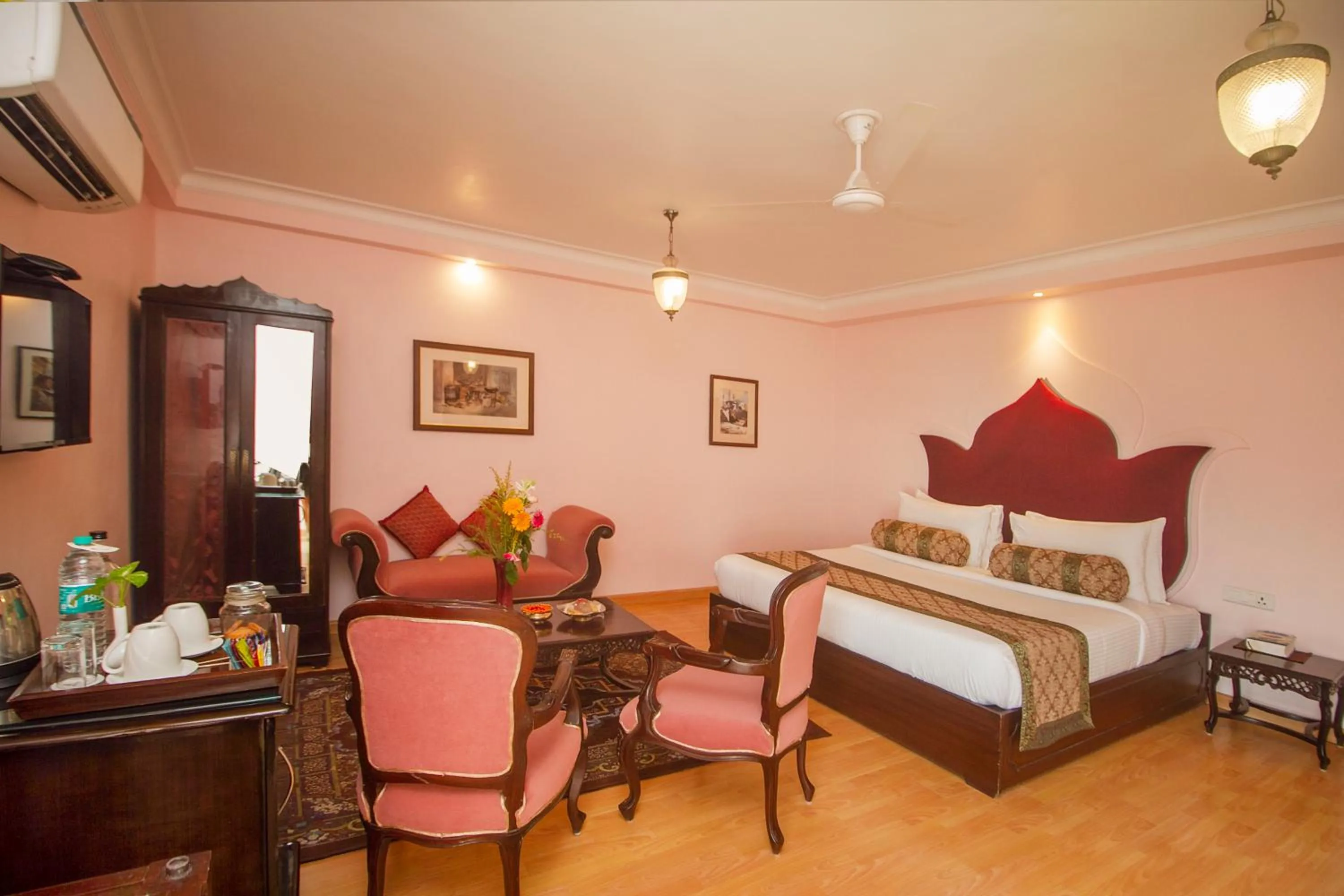 Living room, Bed in Amritara Suryauday Haveli