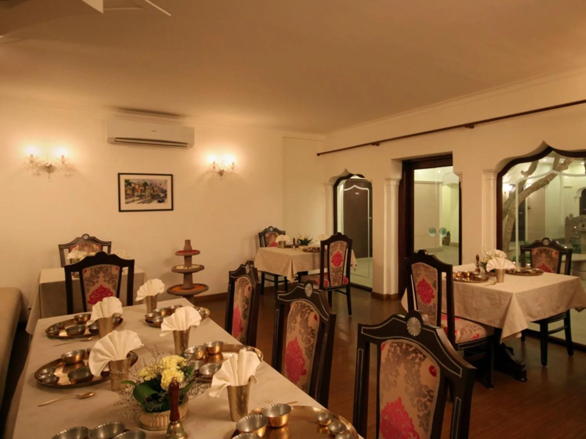 Restaurant/places to eat in Amritara Suryauday Haveli