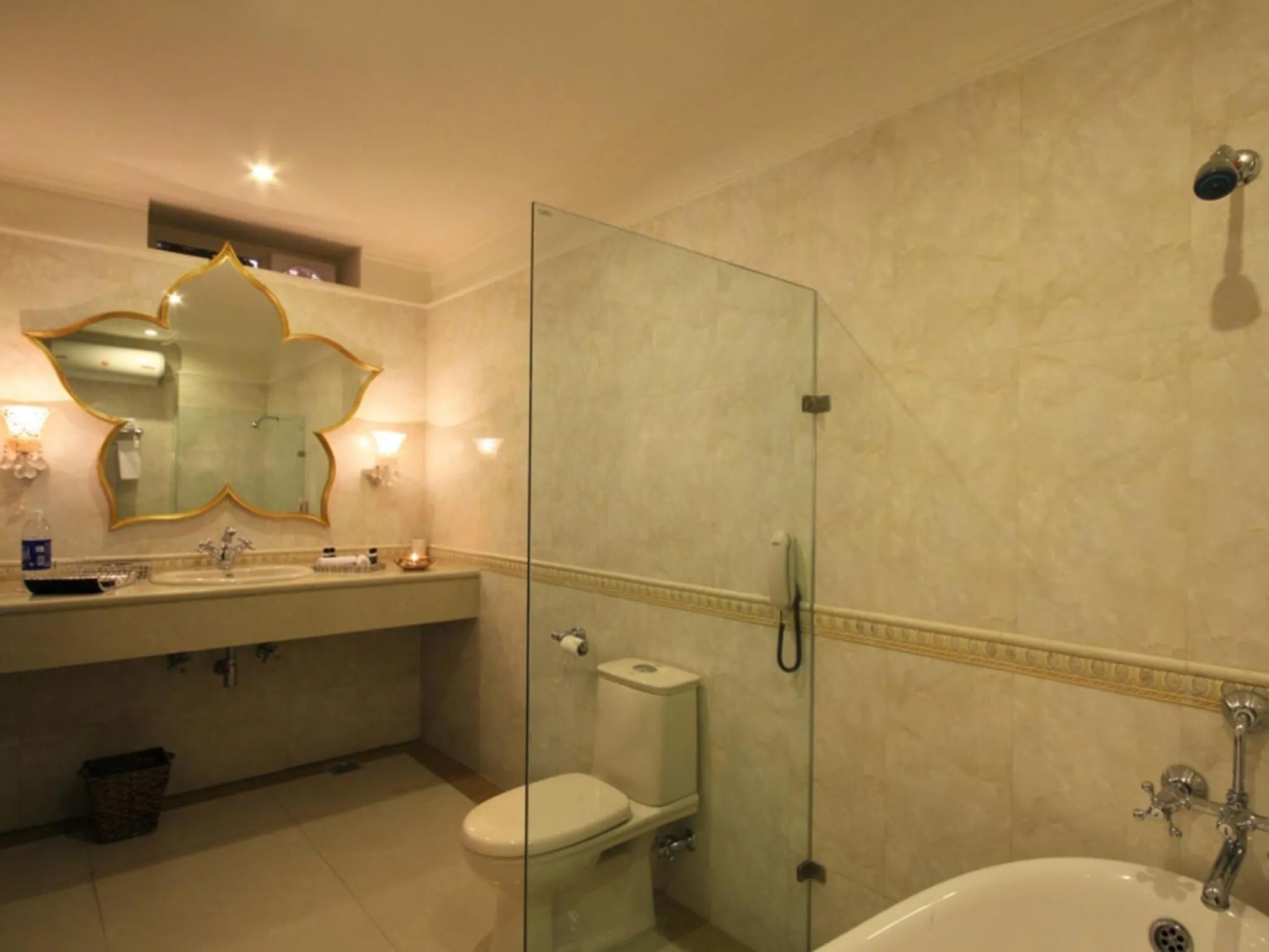 Bathroom in Amritara Suryauday Haveli