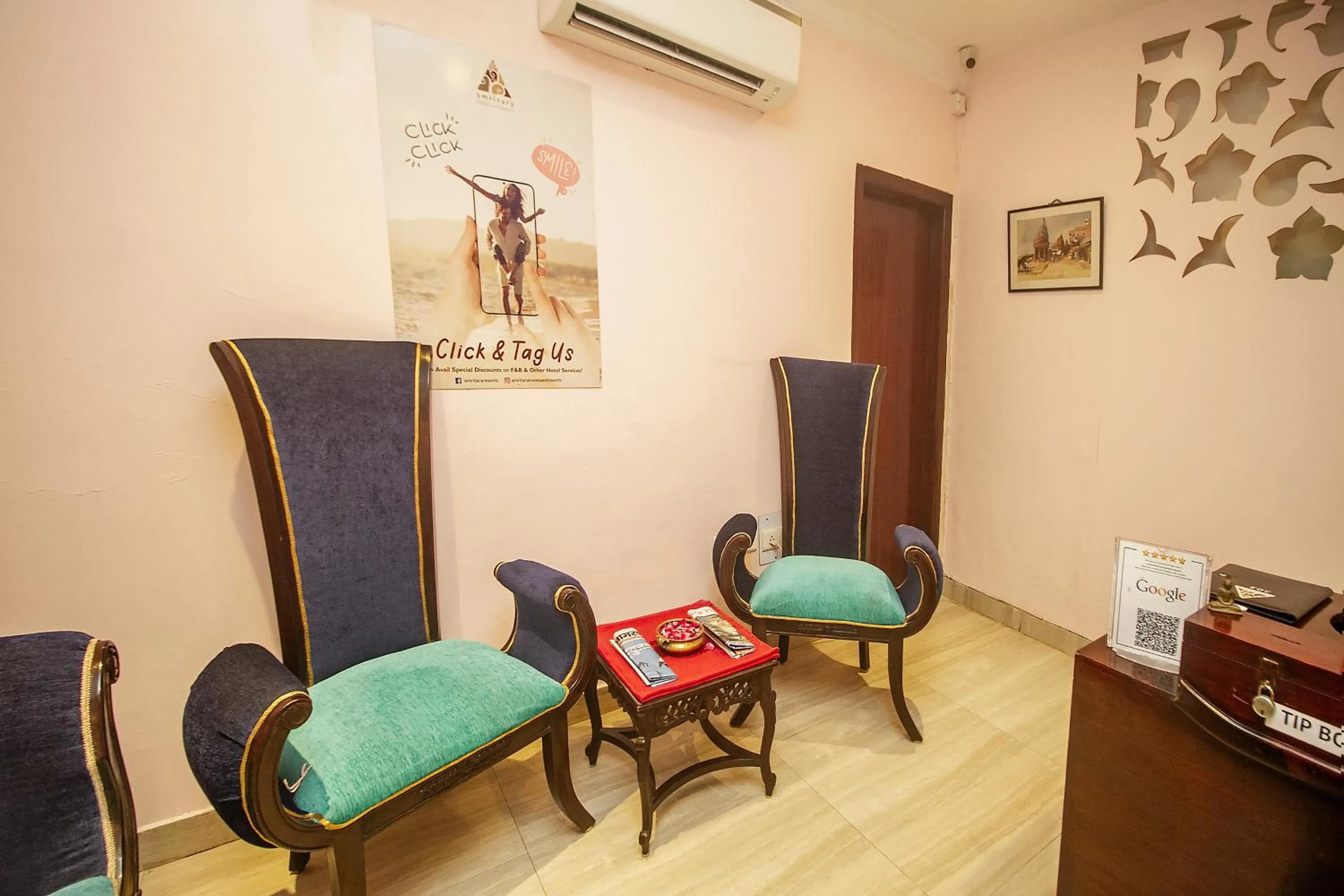 Seating area in Amritara Suryauday Haveli