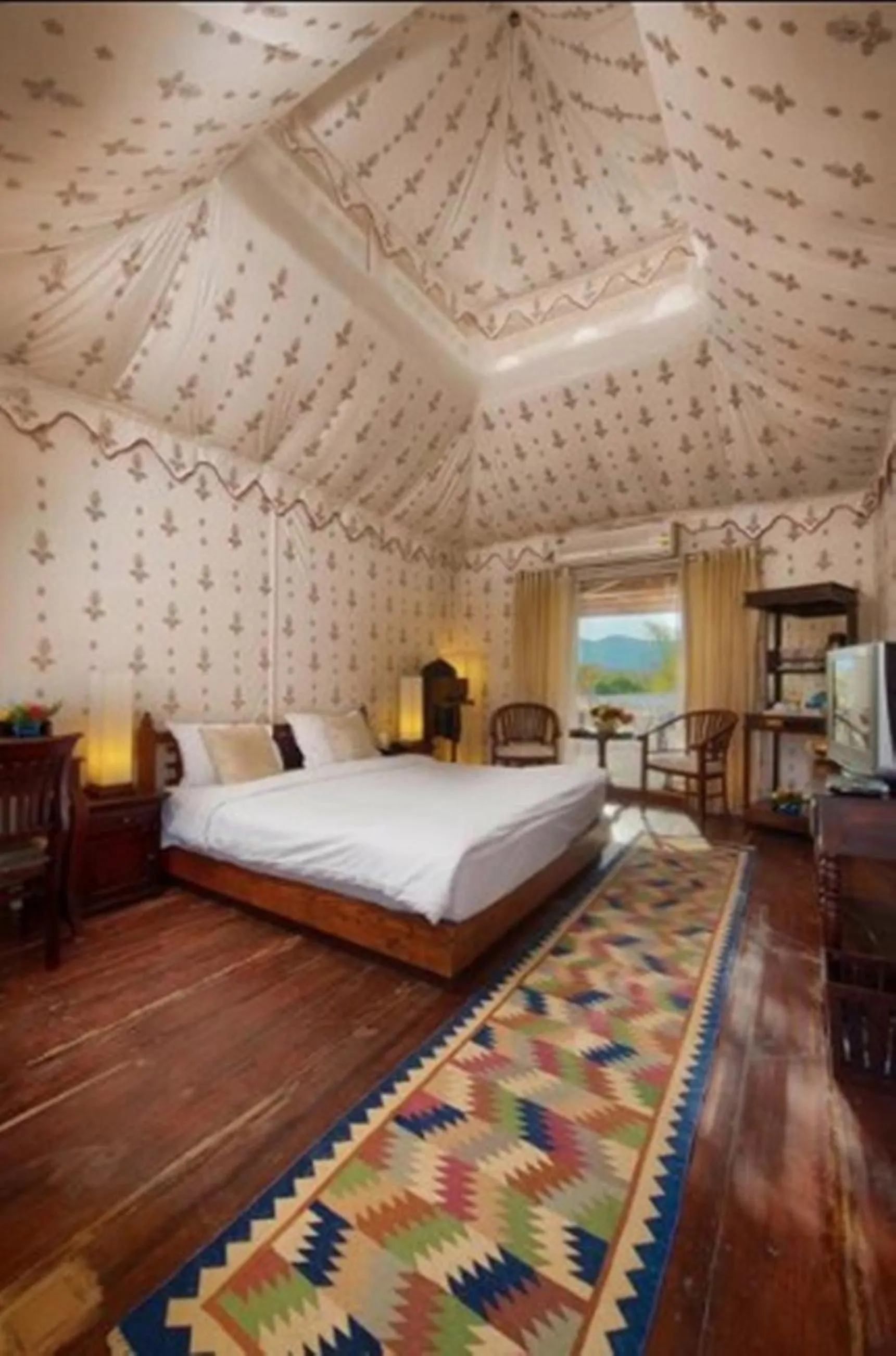 Photo of the whole room, Bed in Aaram Baagh Pushkar by Pachar Group