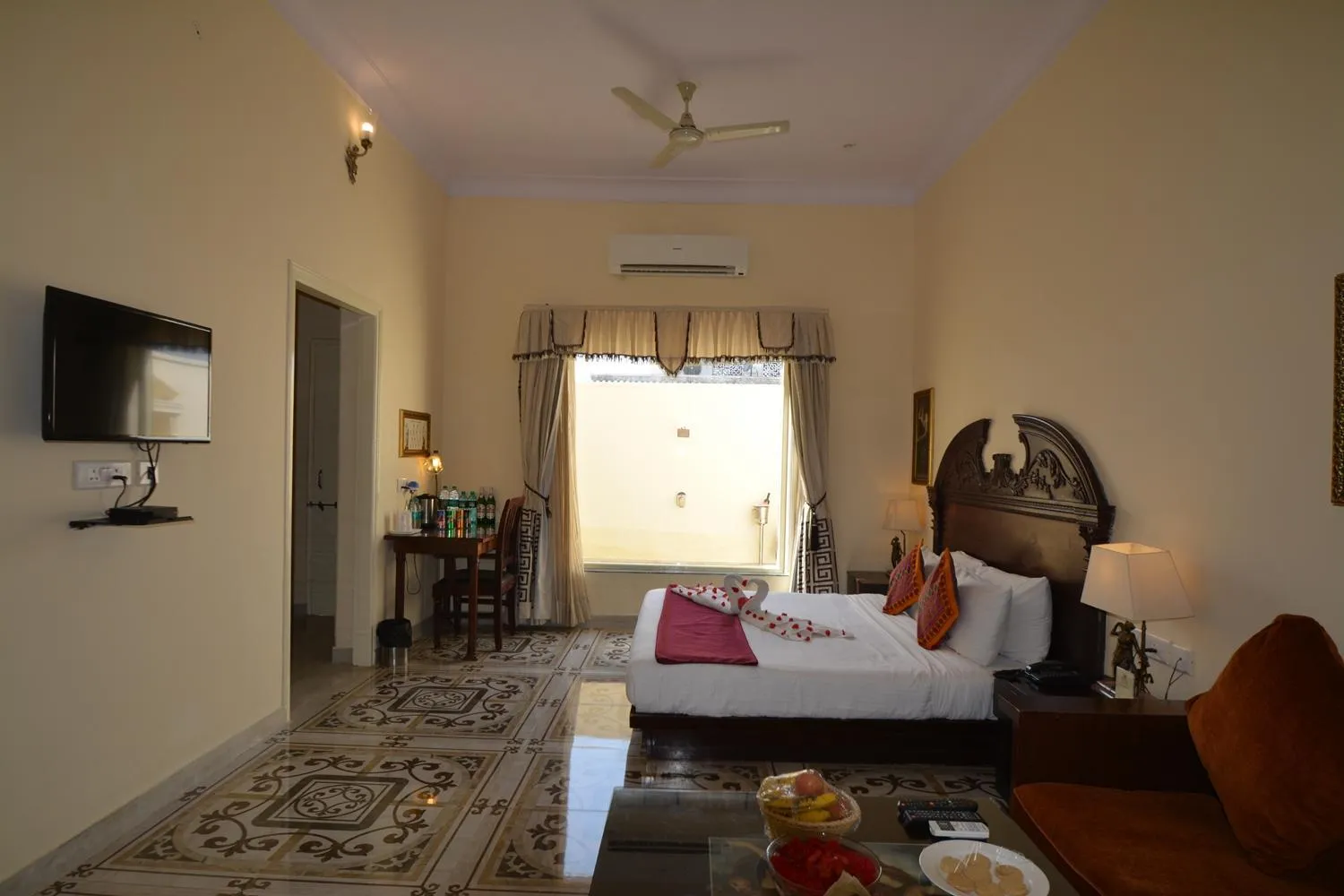 Bed in Aaram Baagh Pushkar by Pachar Group